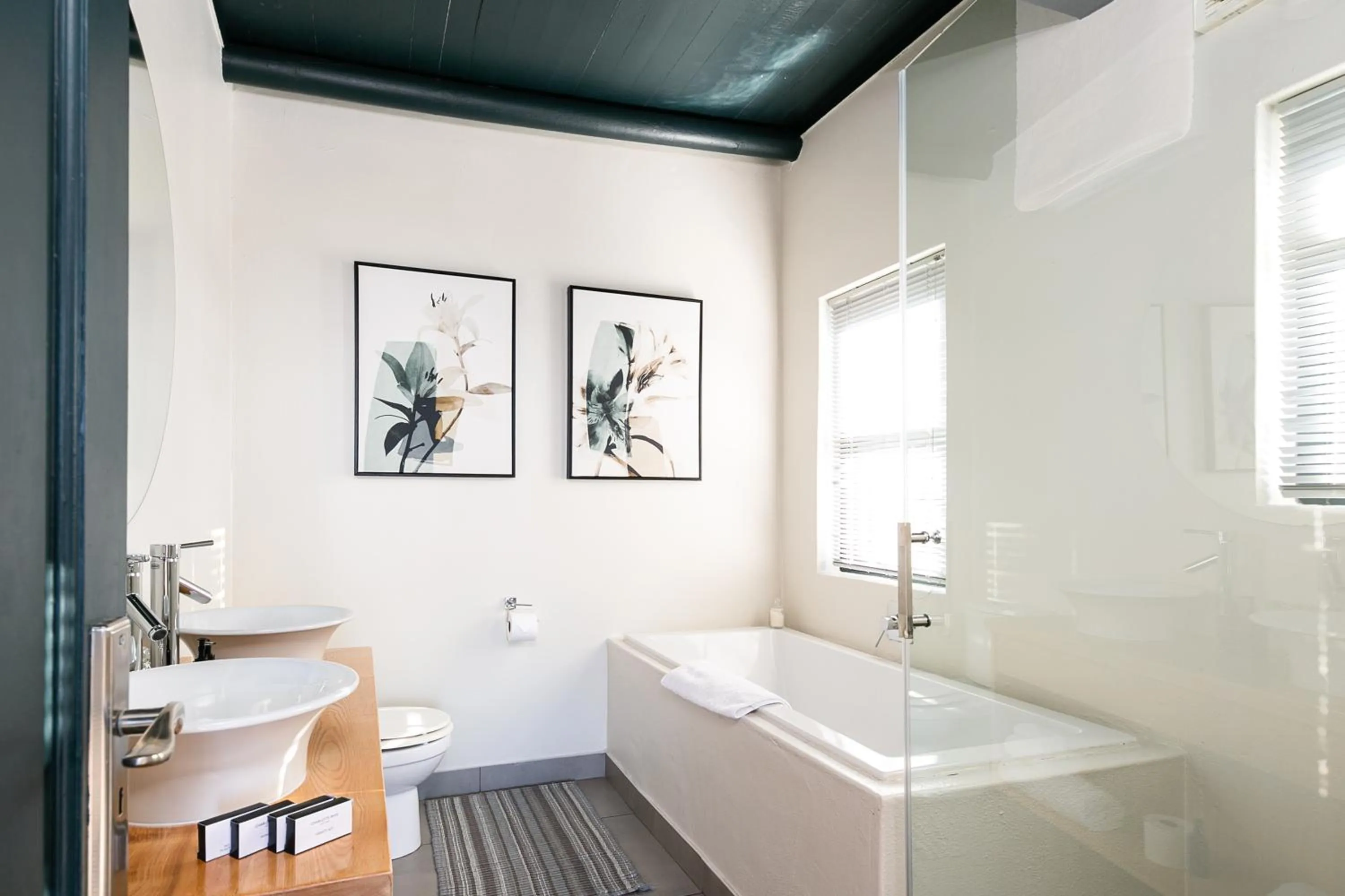 Shower in Abalone Hotel & Villas