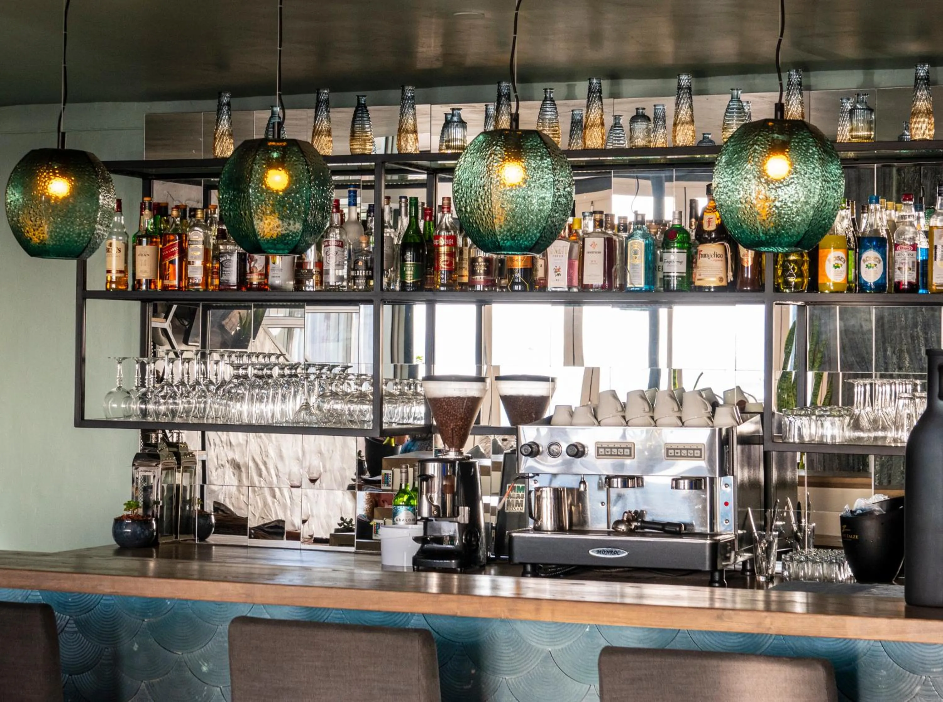 Abalone Hotel & Villas