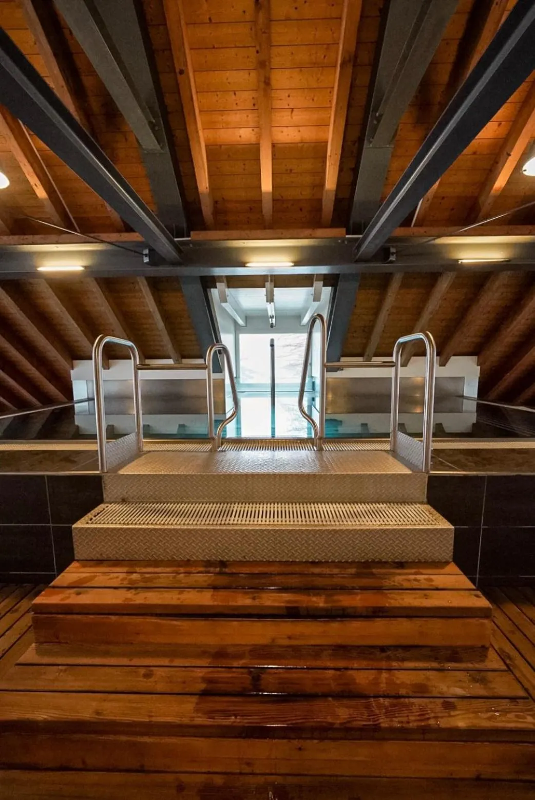 Swimming pool, Bed in Hotel Hirschen Wildhaus