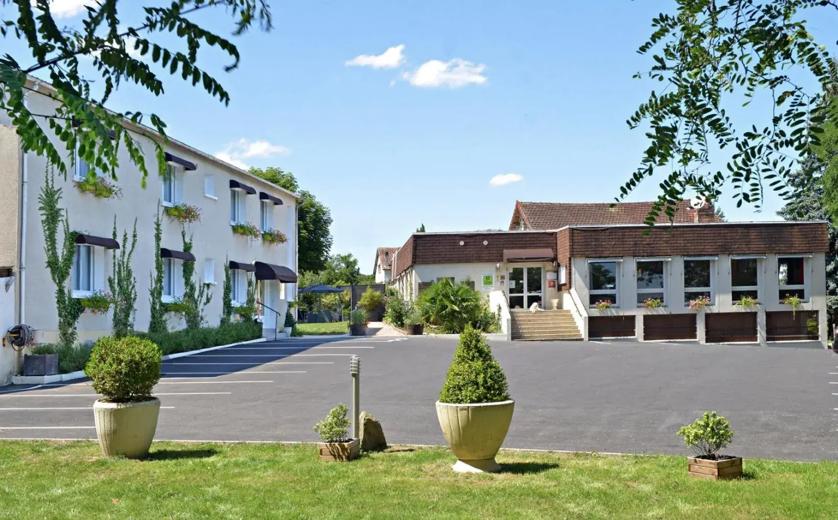 Facade/entrance in Logis Hotel Le Prieure Facade/entrance in Logis Hotel Le Prieure
