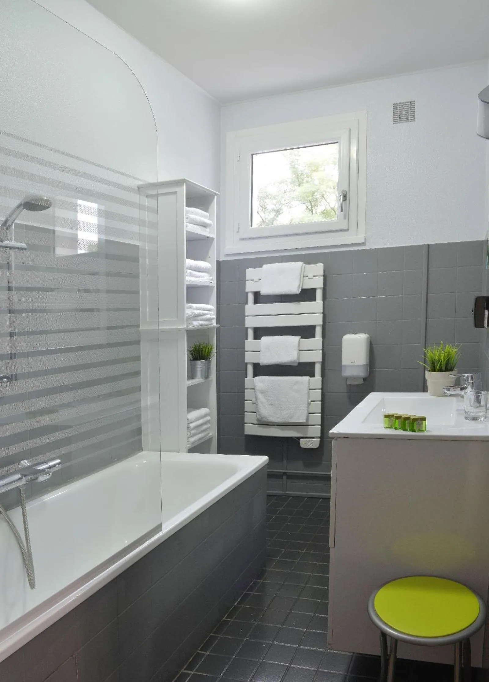 Bathroom in Logis Hotel Le Prieure