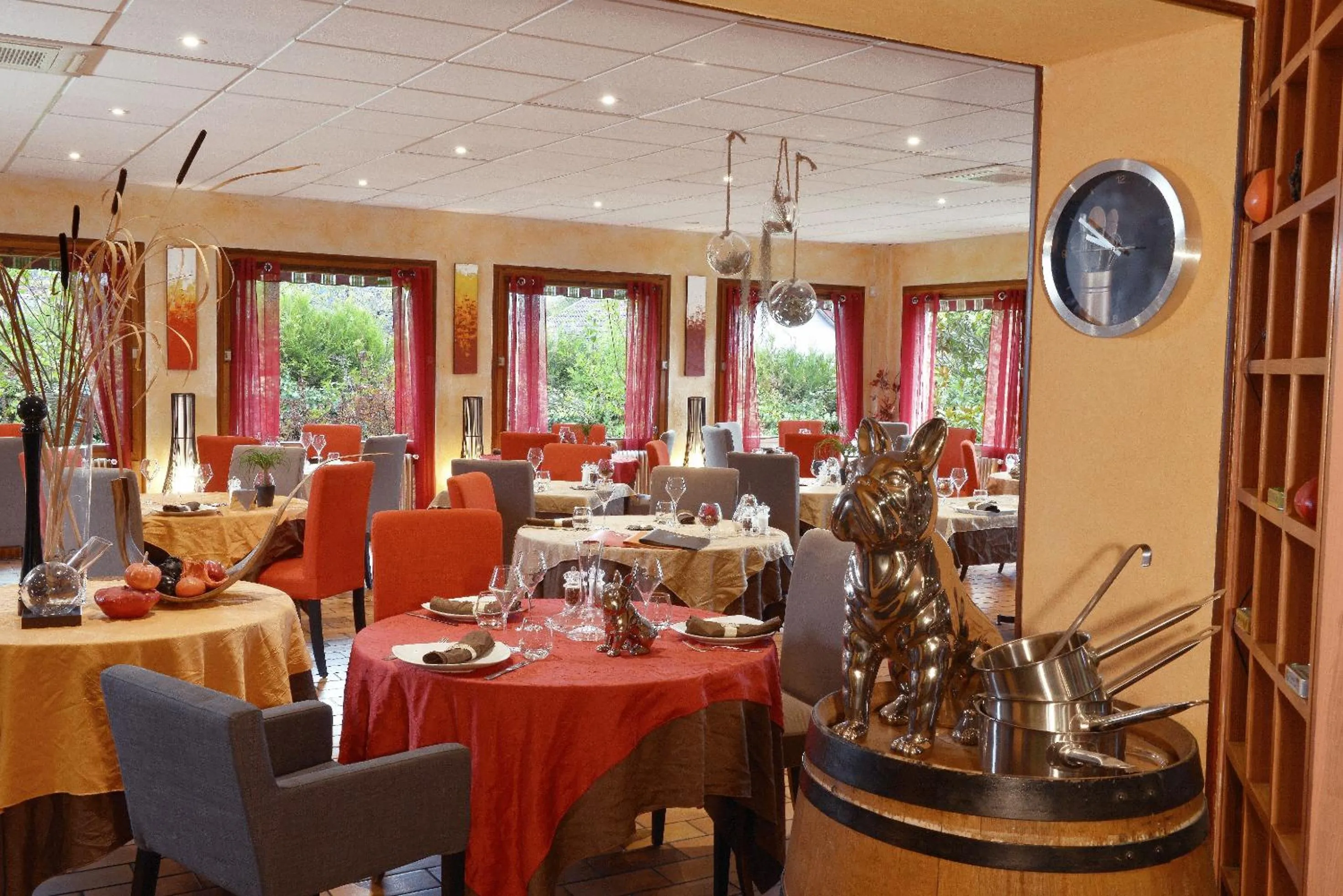 Restaurant/places to eat in Logis Hotel Le Prieure