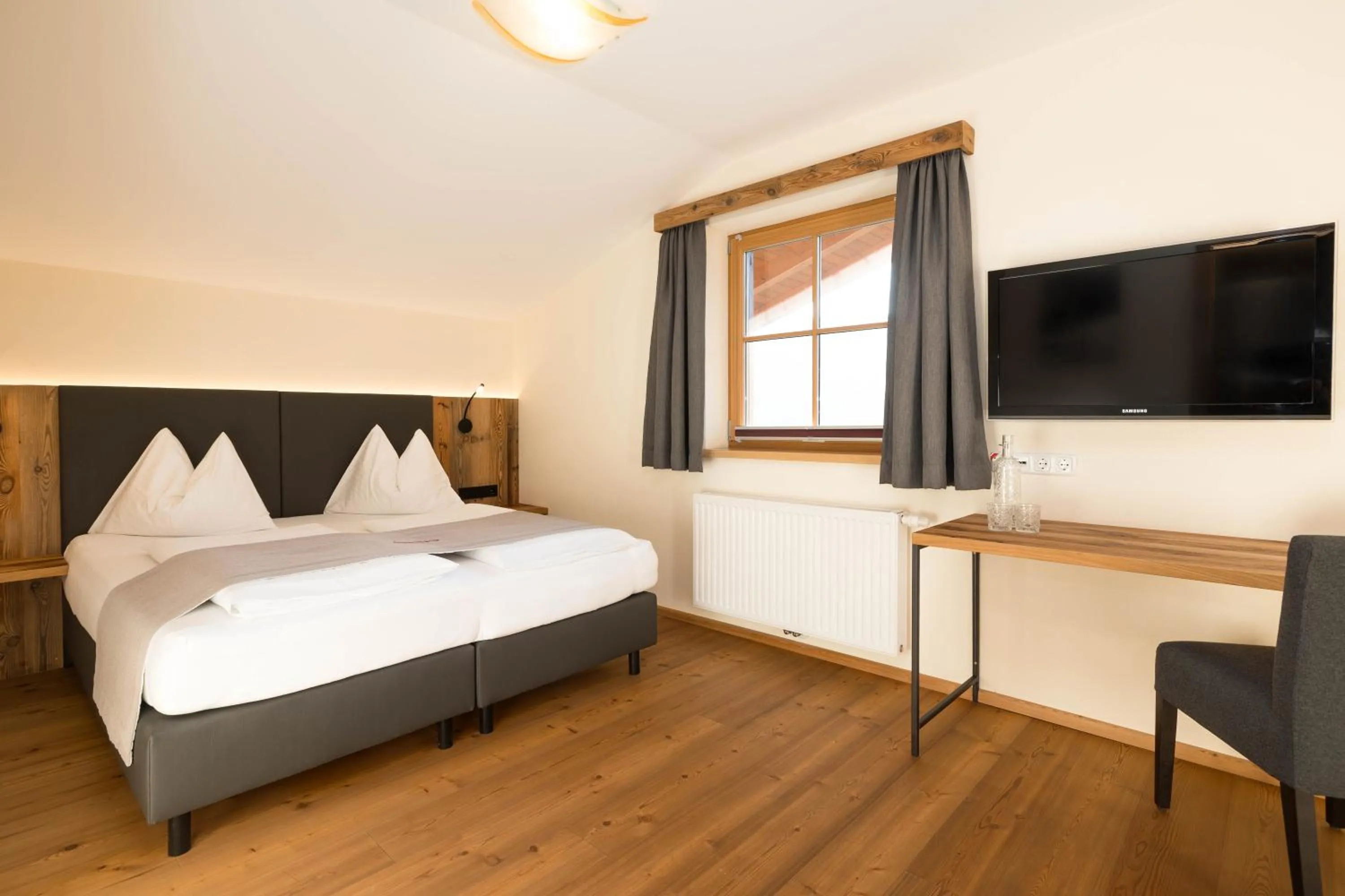 Bed in Berghotel Alpenklang