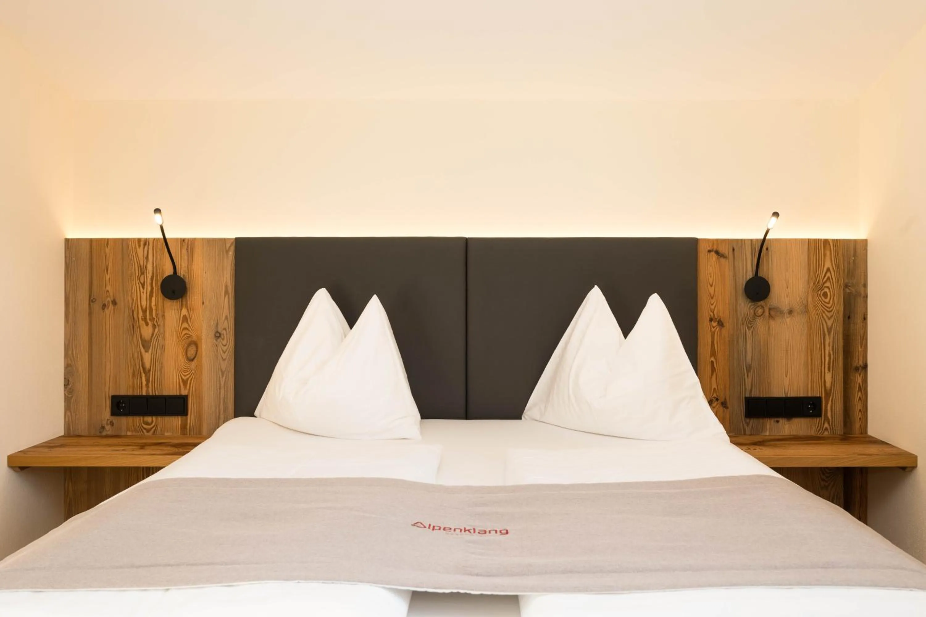 Bed in Berghotel Alpenklang