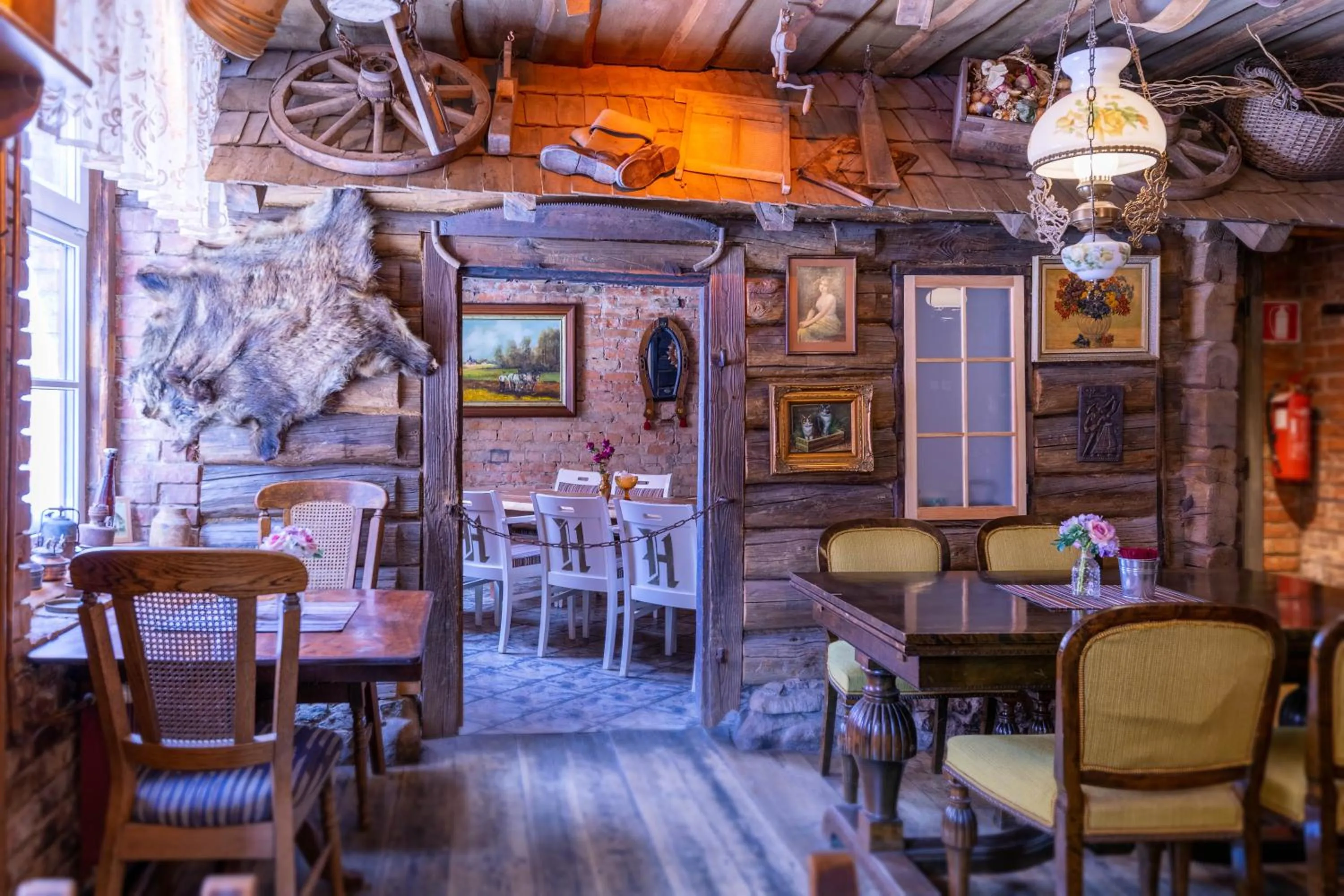 Restaurant/places to eat in Hansa Hotel