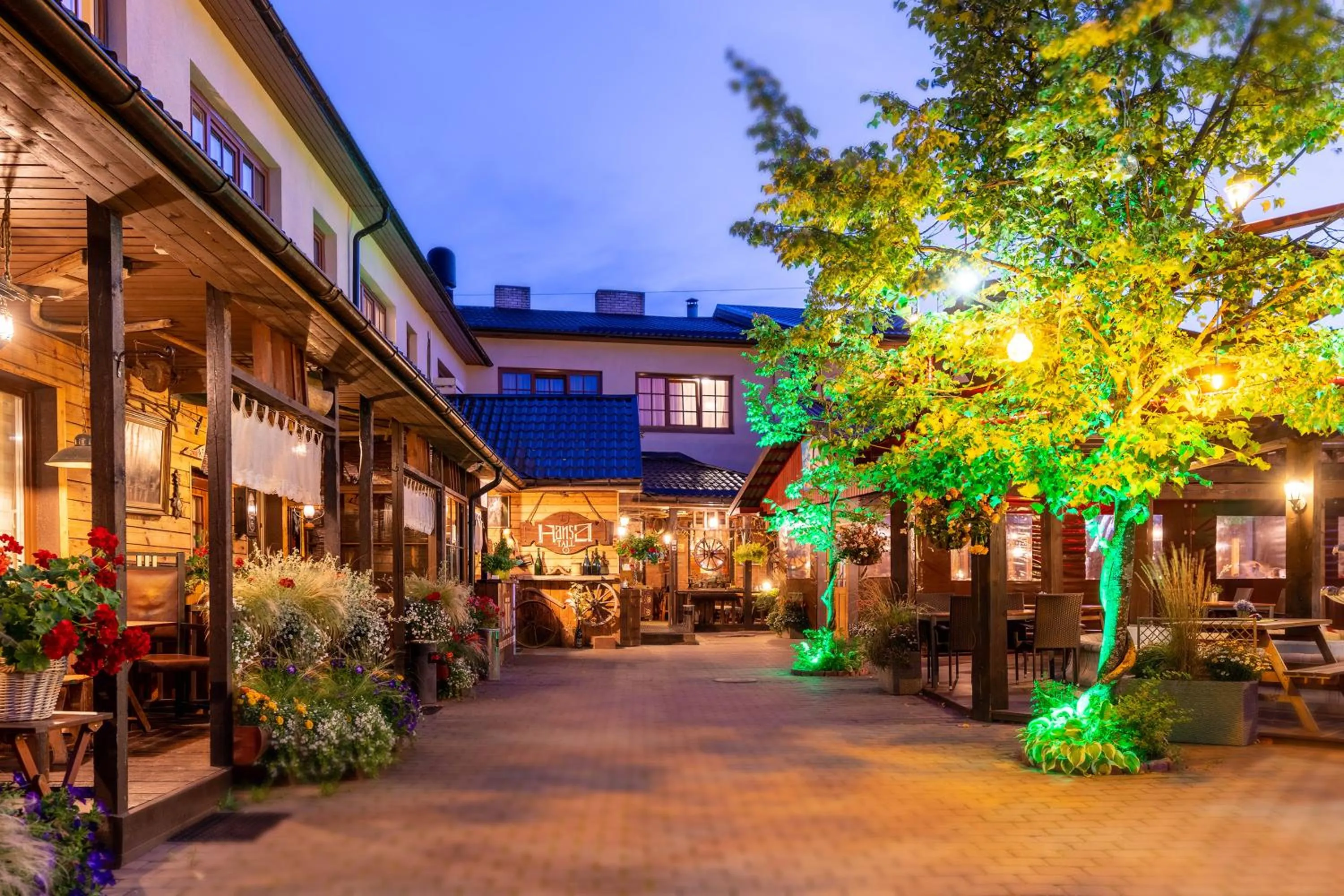 Inner courtyard view in Hansa Hotel