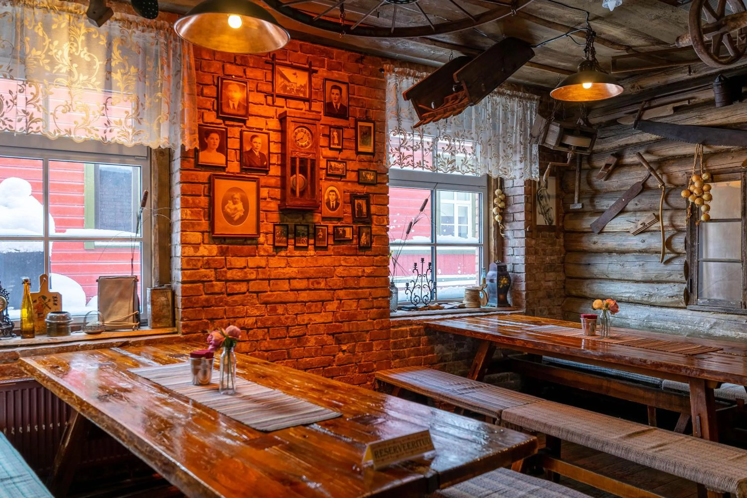 Restaurant/places to eat in Hansa Hotel