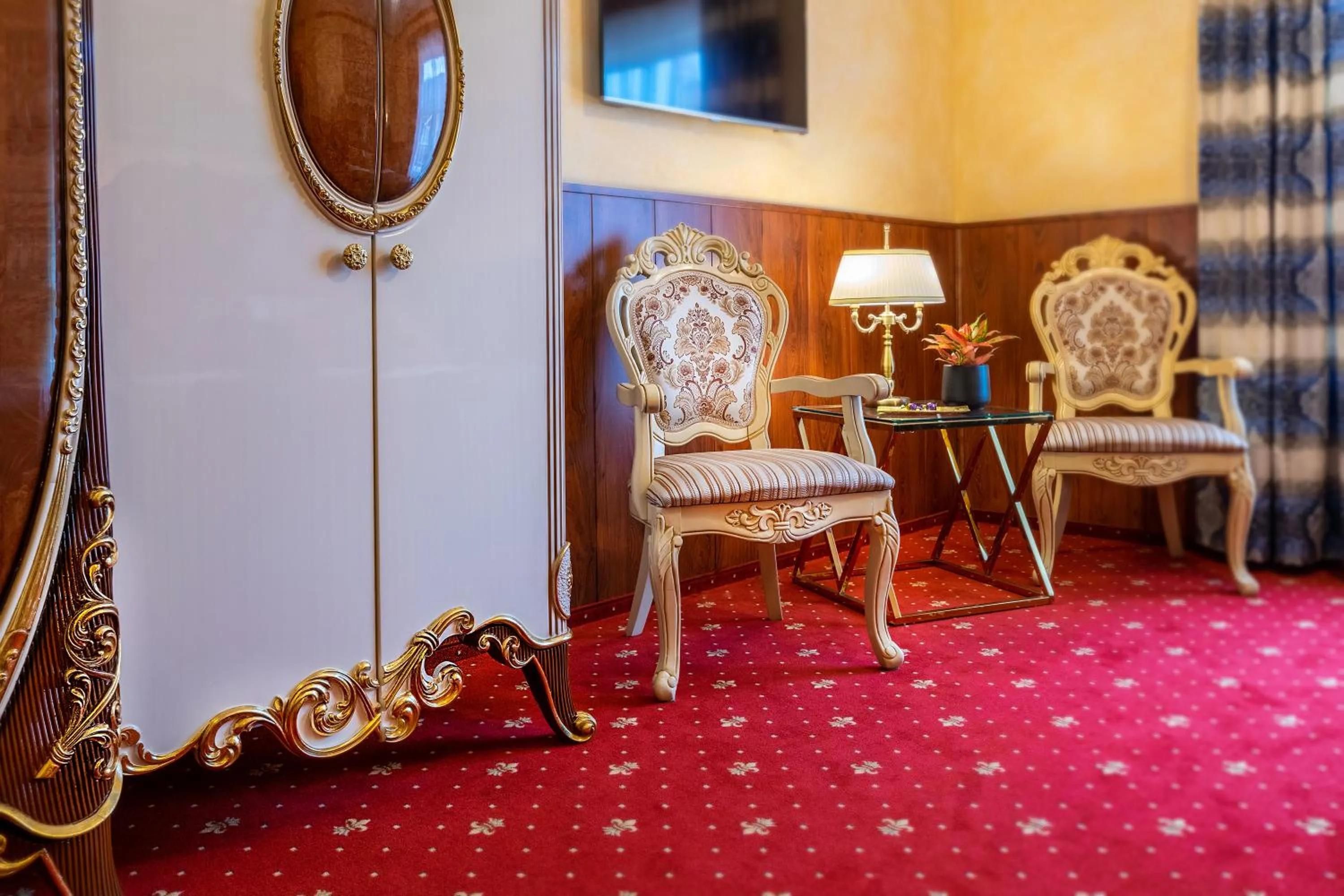 Seating area in Hansa Hotel