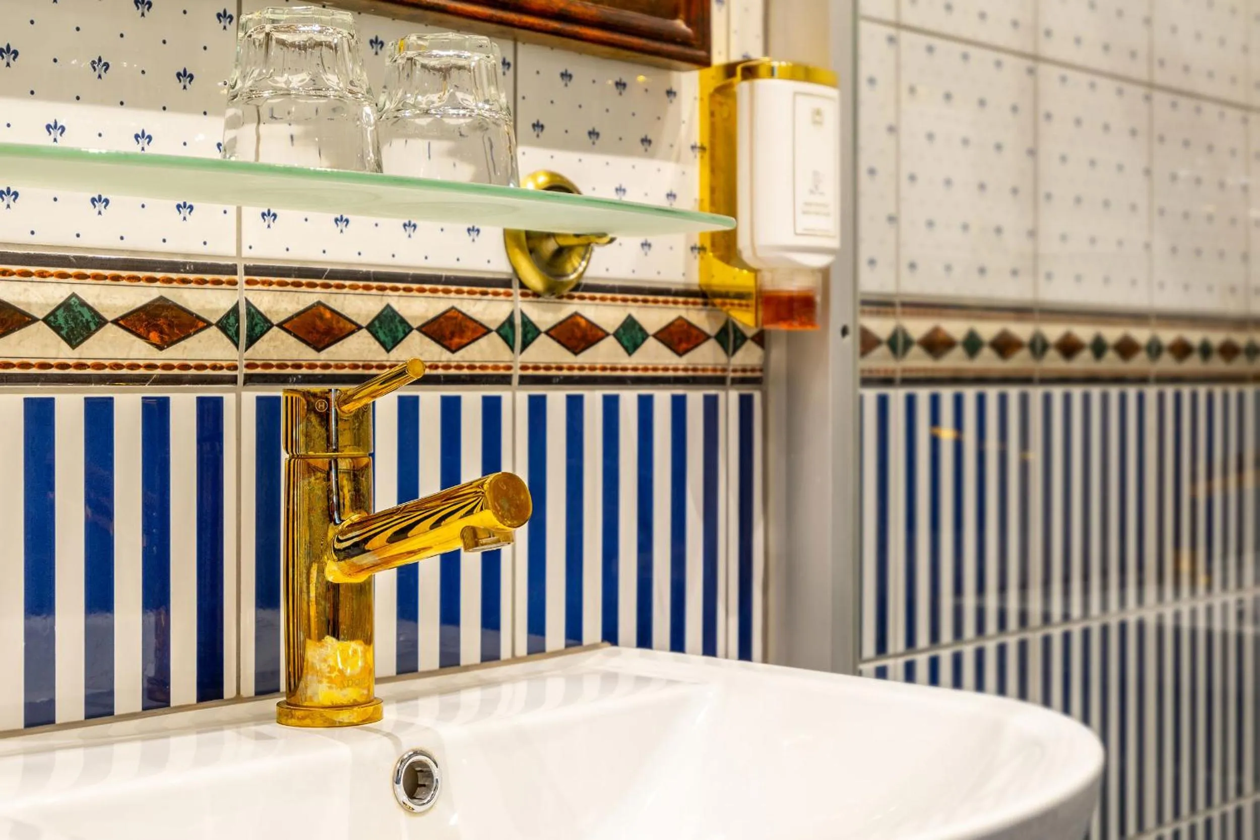 Bathroom in Hansa Hotel