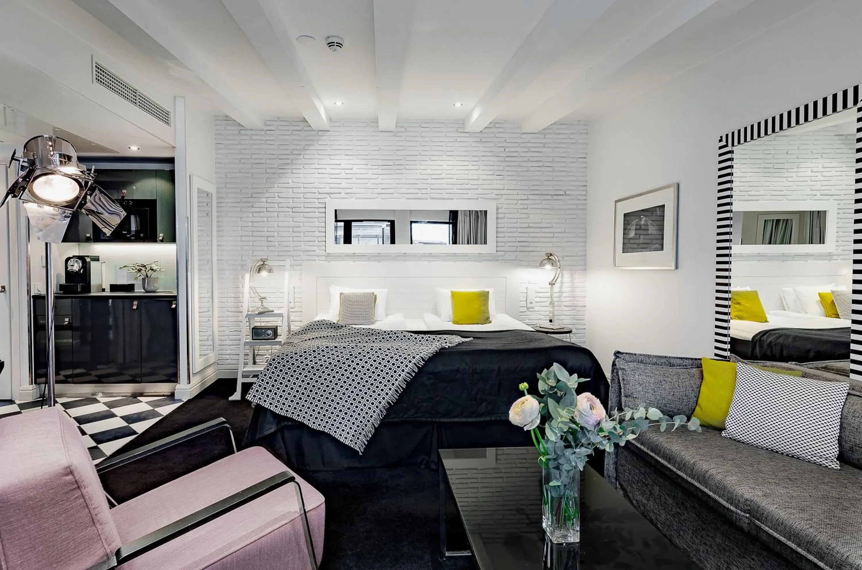 Coffee/tea facilities, Bed in Hotel Fabian Coffee/tea facilities, Bed in Hotel Fabian