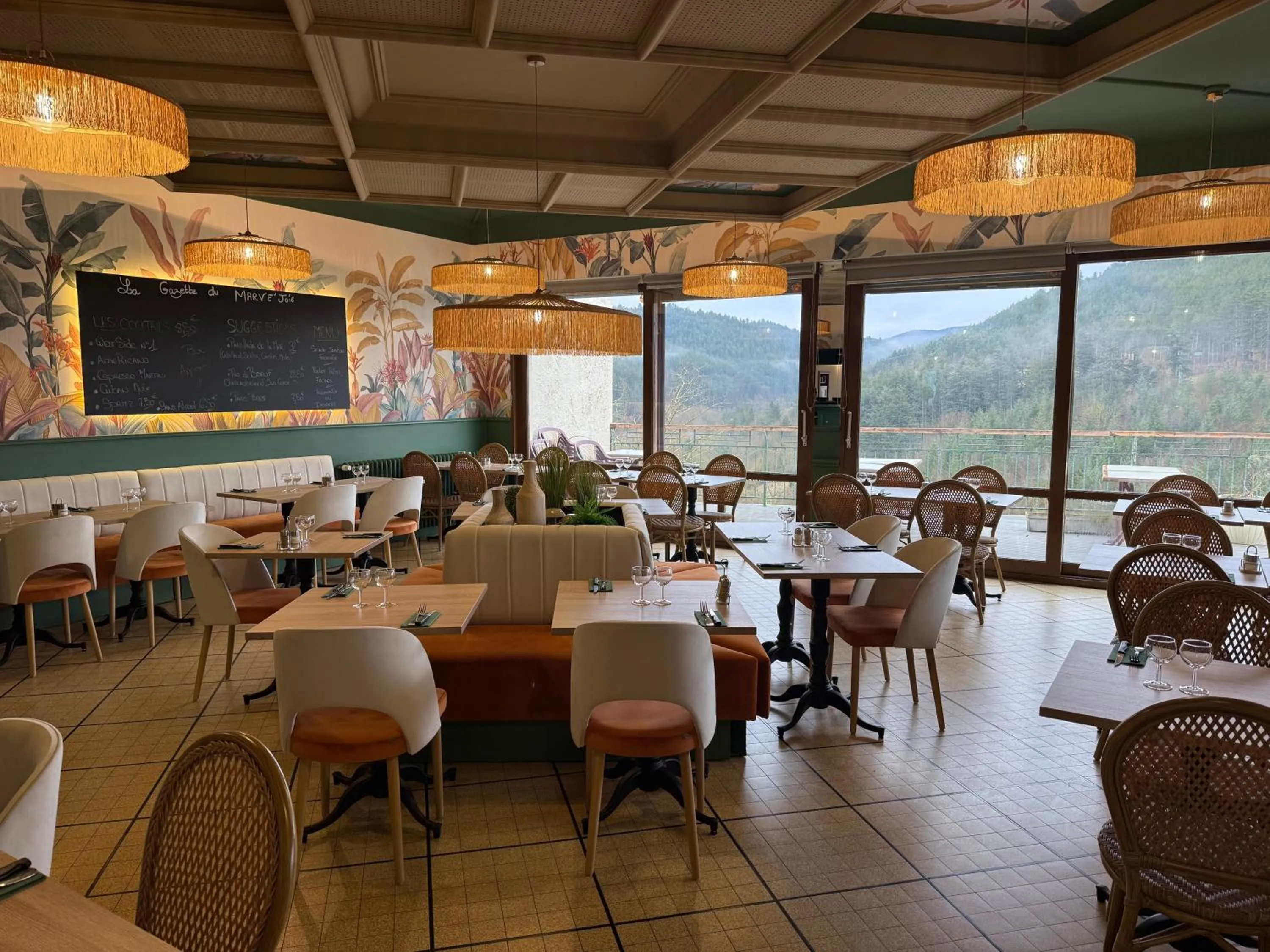 Restaurant/places to eat in Hôtel Des Rochers