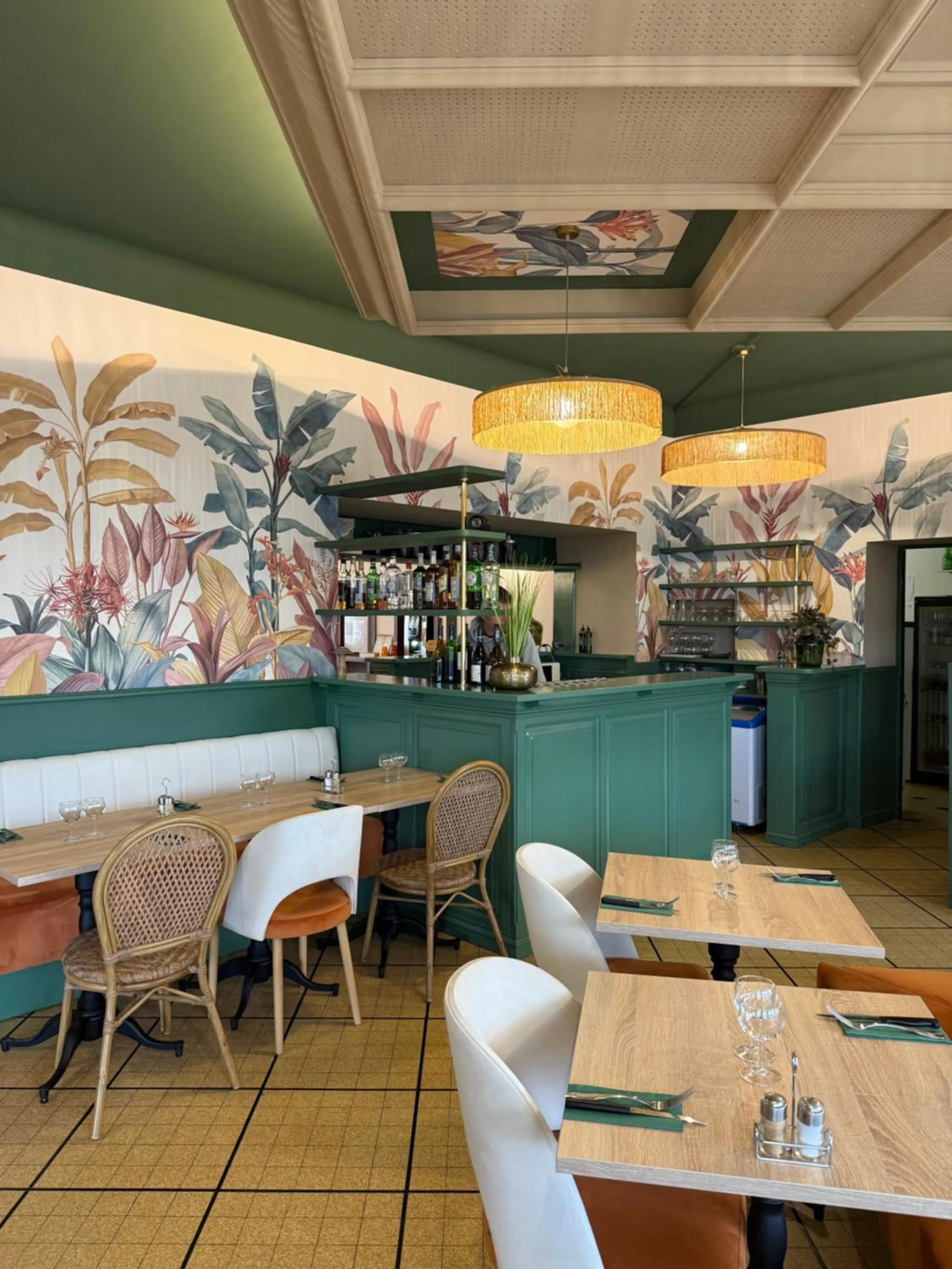 Restaurant/places to eat in Hôtel Des Rochers