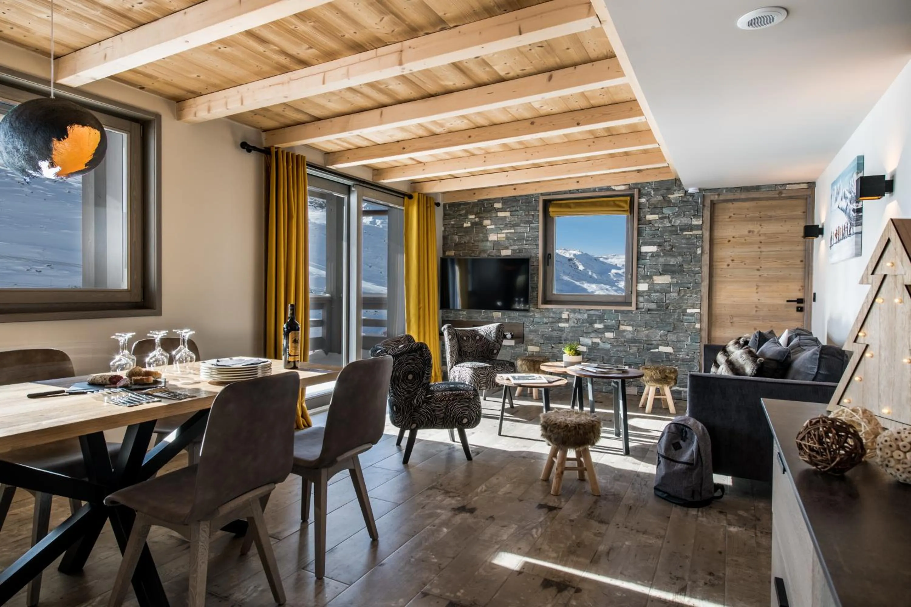 Living room in Montana Lodge