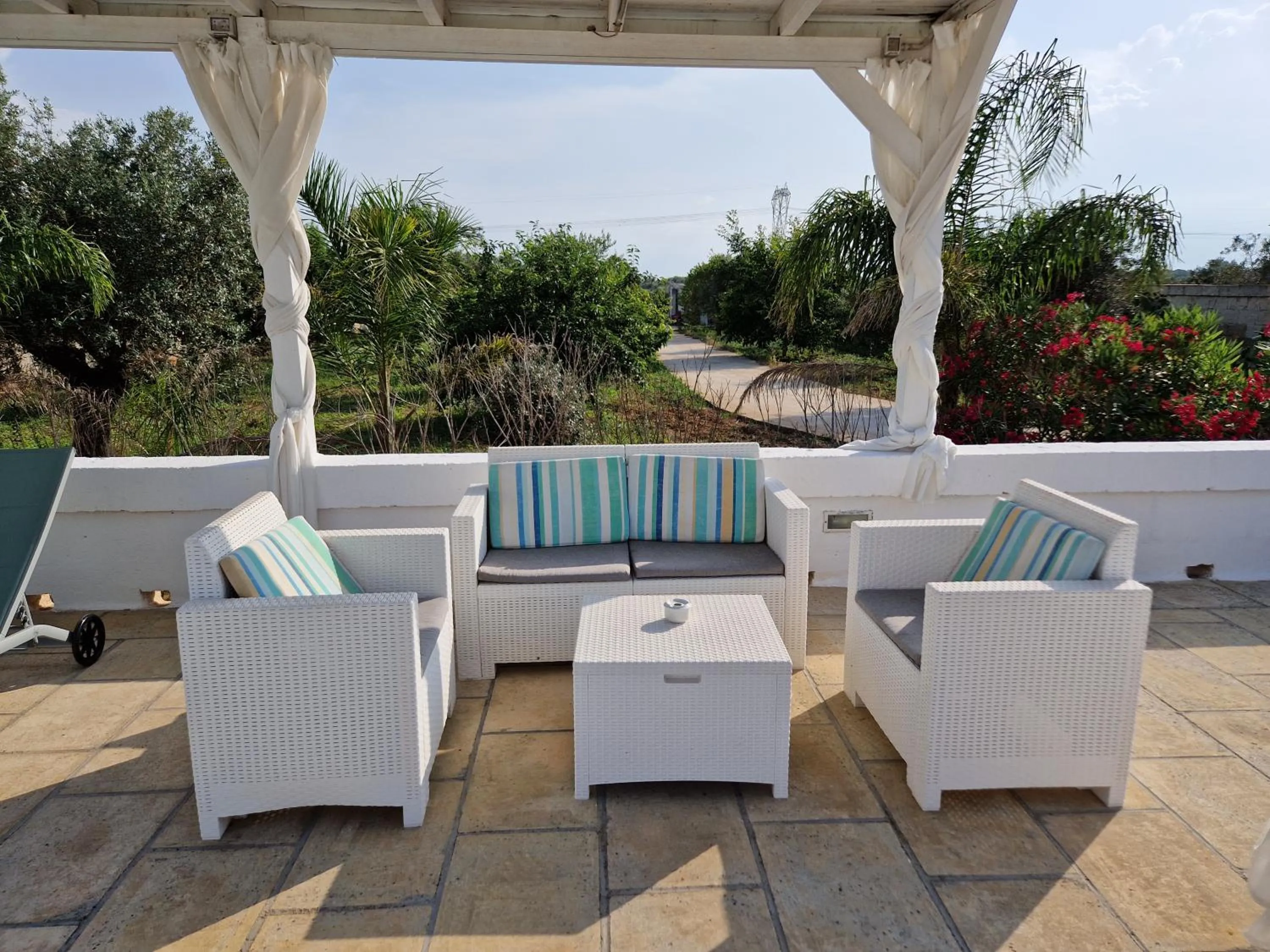 Swimming pool in La Dimora dei Conti