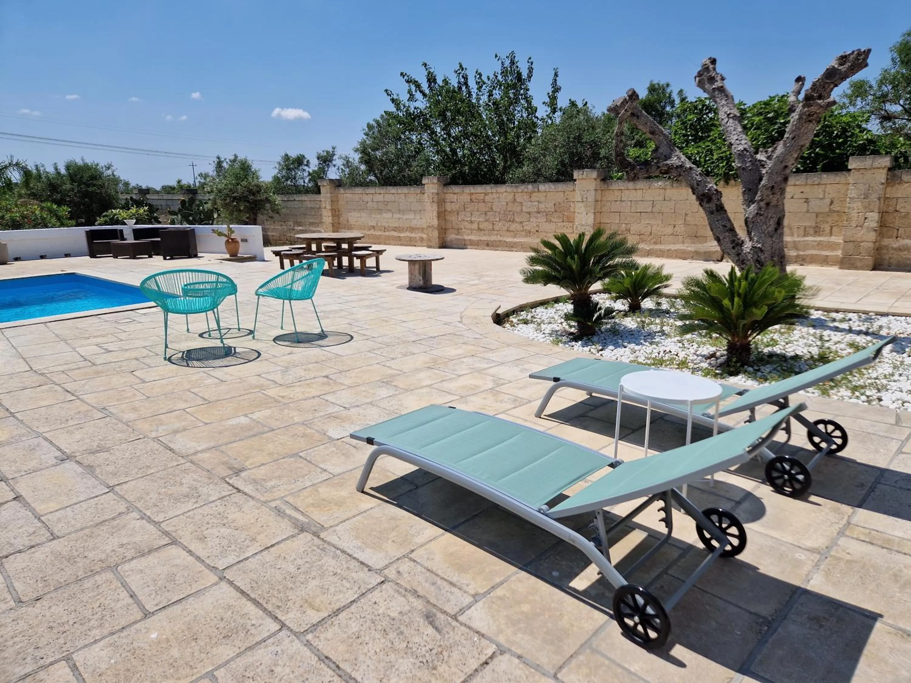 Swimming pool in La Dimora dei Conti