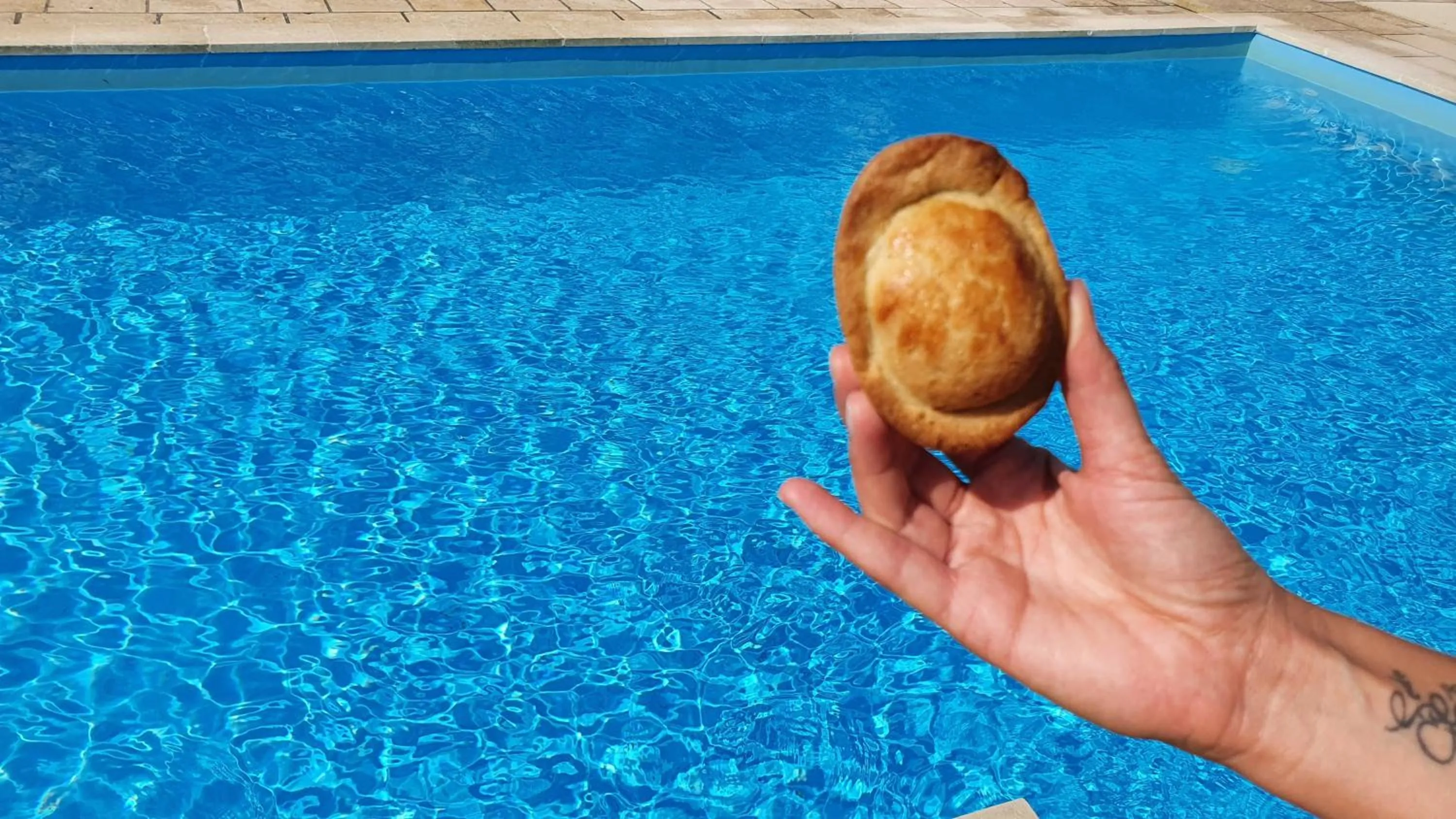 Swimming pool in La Dimora dei Conti