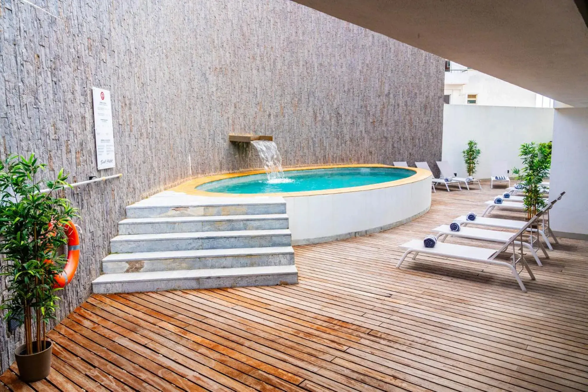 Swimming pool in Villa Doris Suites Swimming pool in Villa Doris Suites