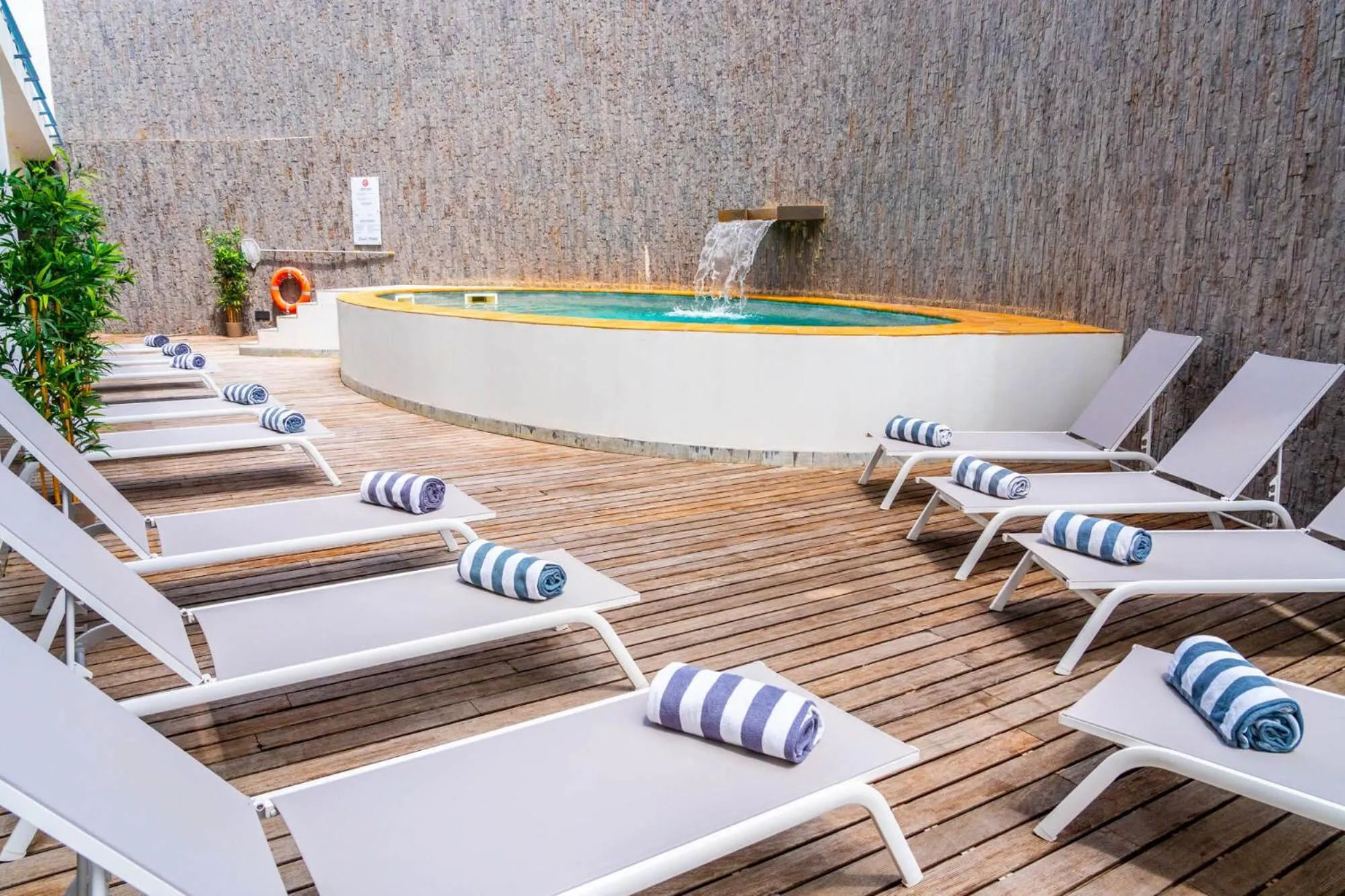 Swimming pool in Villa Doris Suites