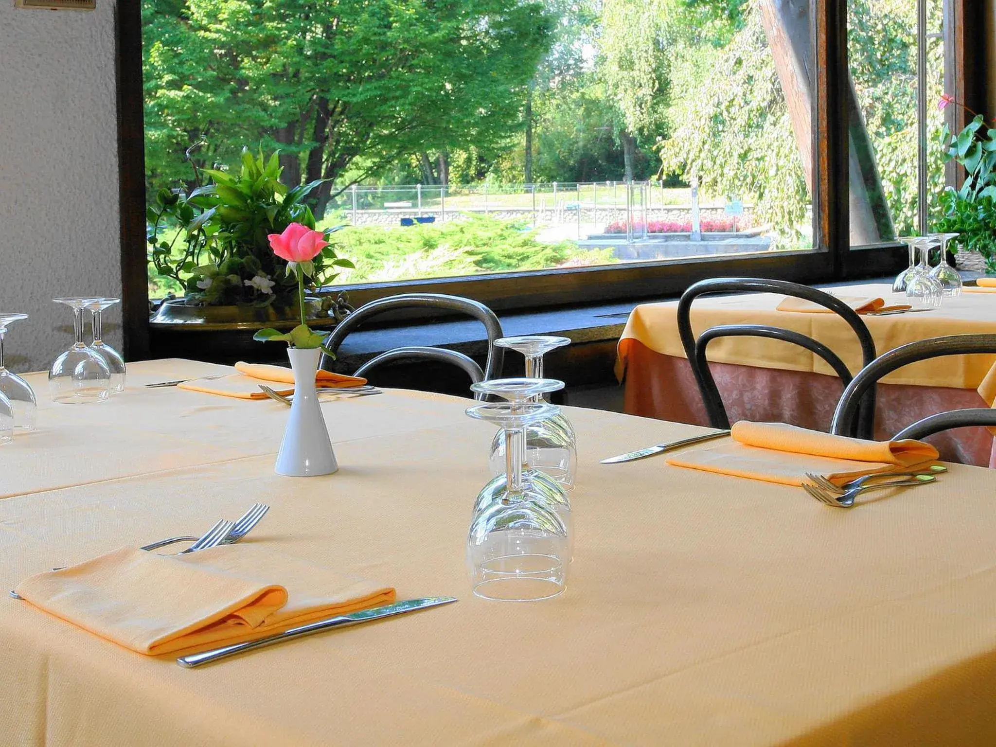 Restaurant/places to eat in Golf Hotel Restaurant/places to eat in Golf Hotel