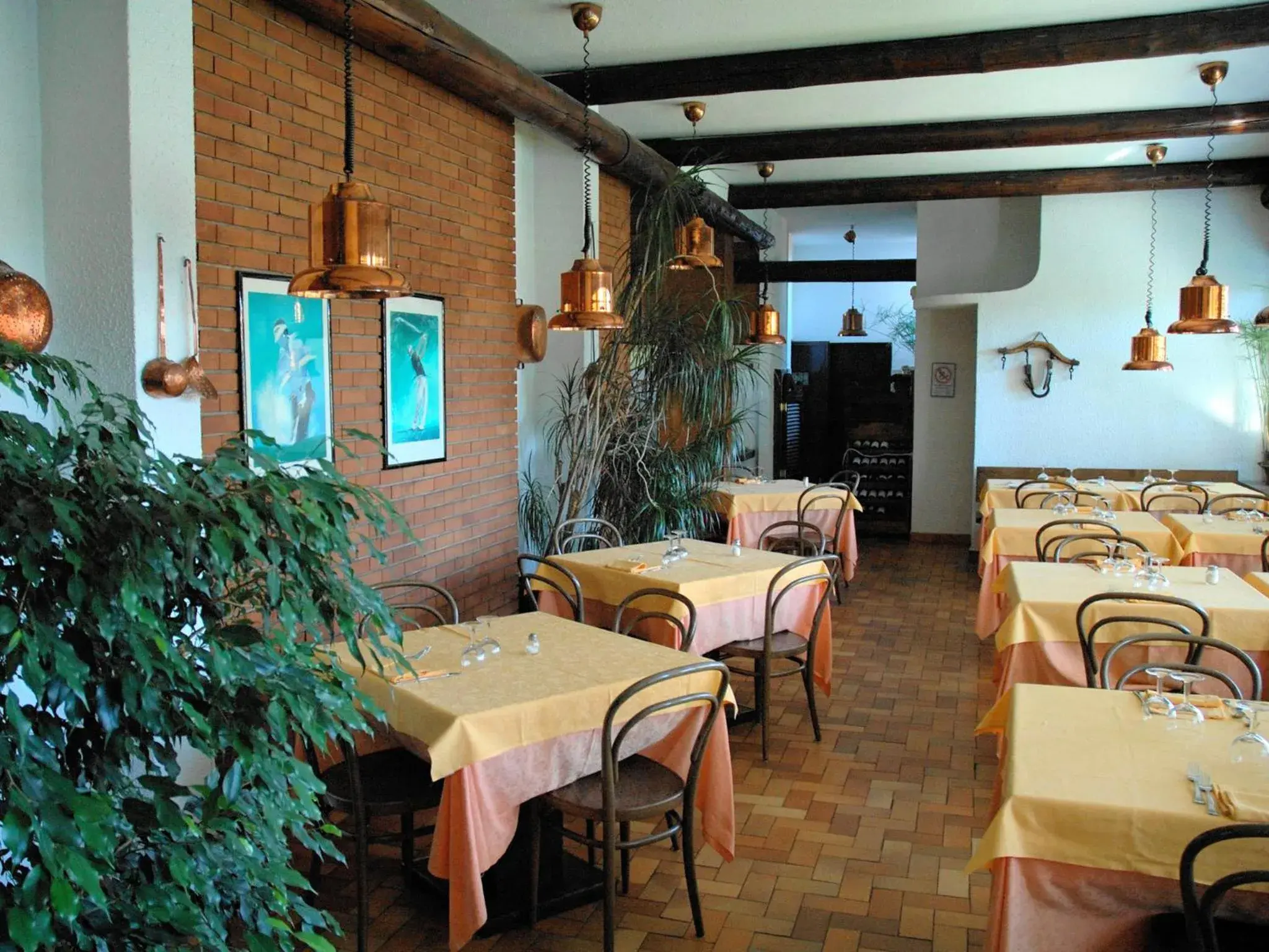 Restaurant/places to eat in Golf Hotel Restaurant/places to eat in Golf Hotel