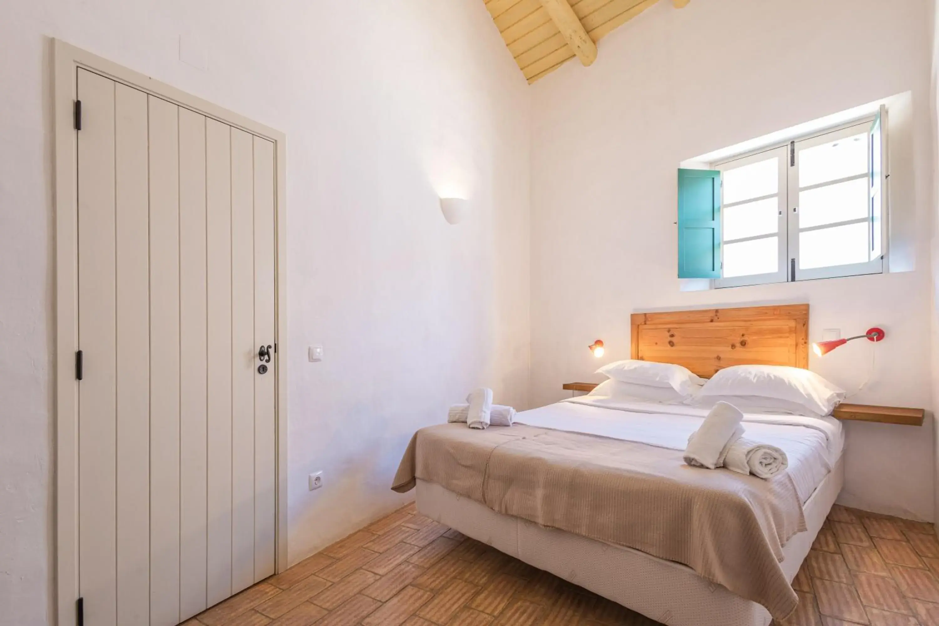 Bed in Aldeia da Pedralva by WOT Signature Bed in Aldeia da Pedralva by WOT Signature
