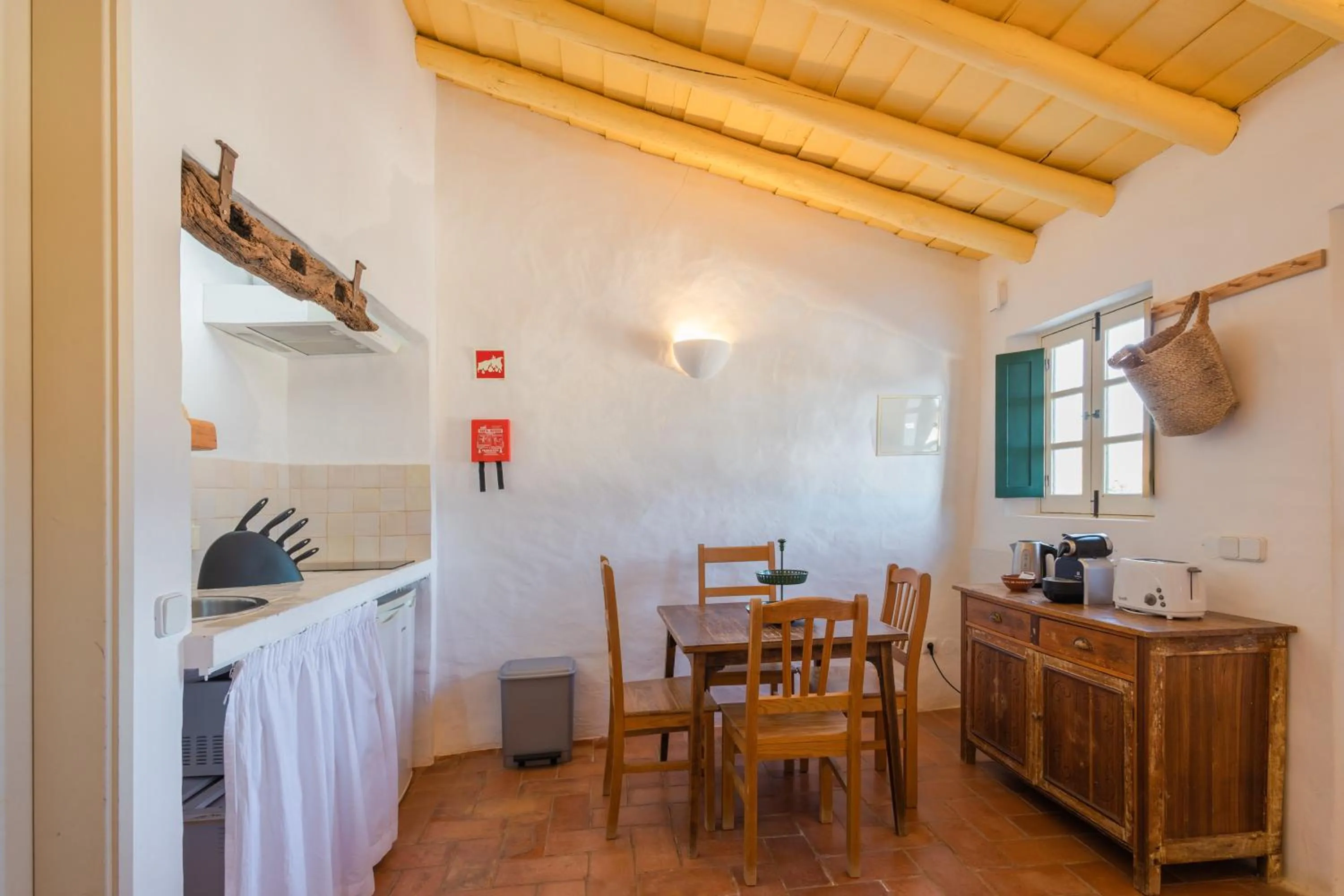 Coffee/tea facilities in Aldeia da Pedralva by WOT Signature