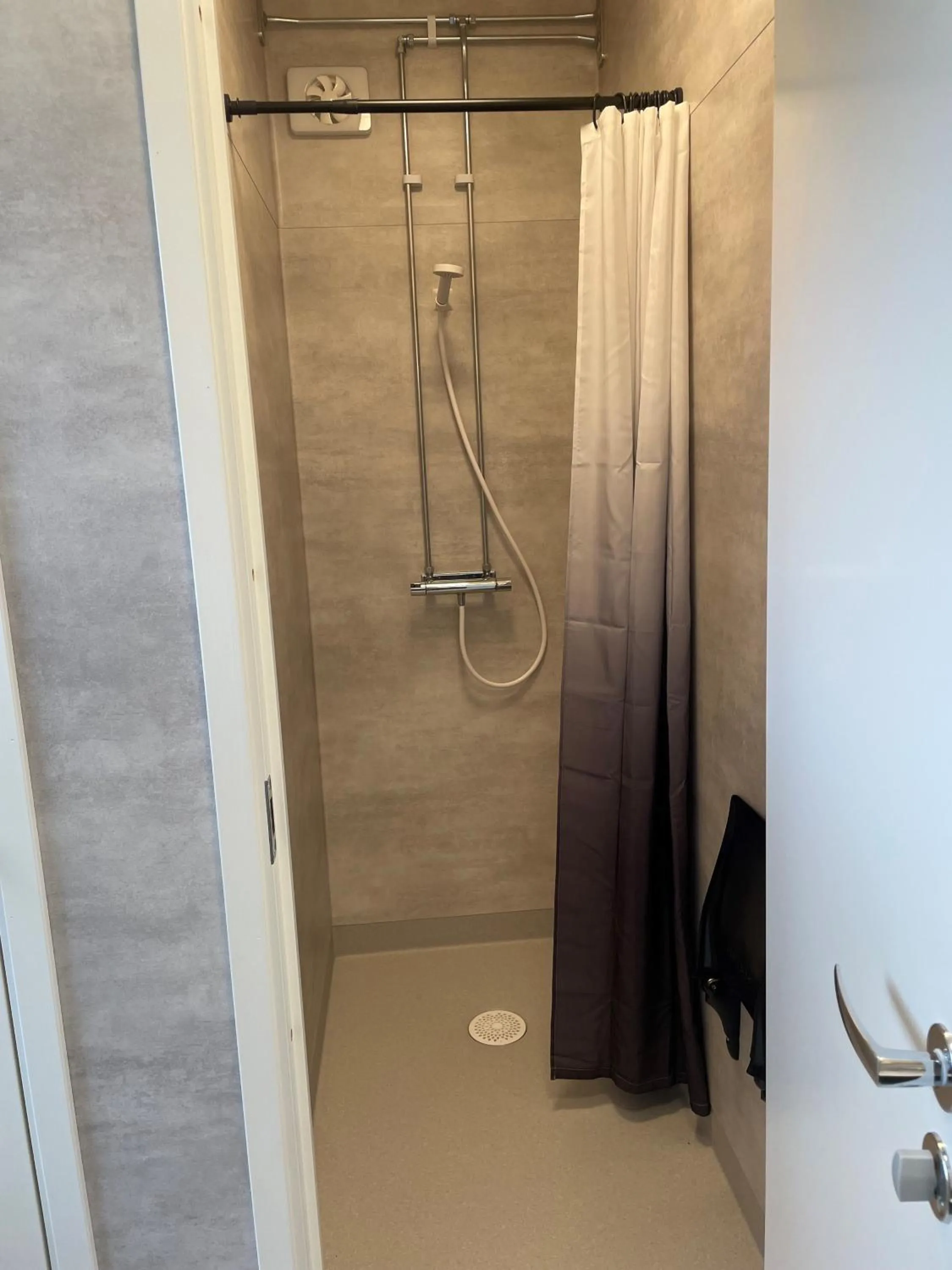 Shower in STF Hostel Lärbro/Grannen