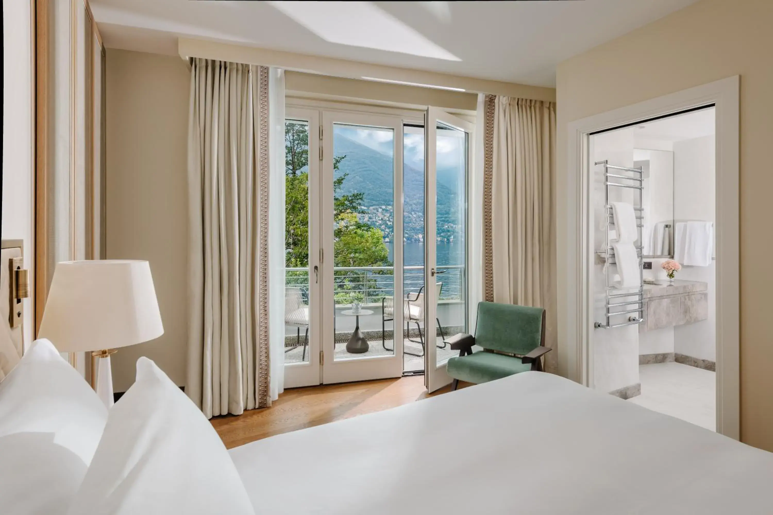 Bedroom, Bed in Mandarin Oriental, Lago di Como Bedroom, Bed in Mandarin Oriental, Lago di Como