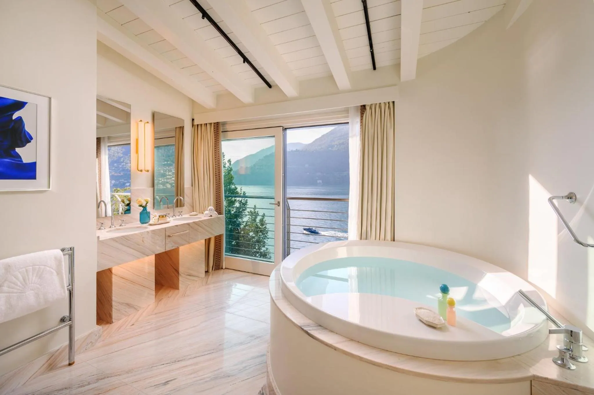 Bathroom in Mandarin Oriental, Lago di Como