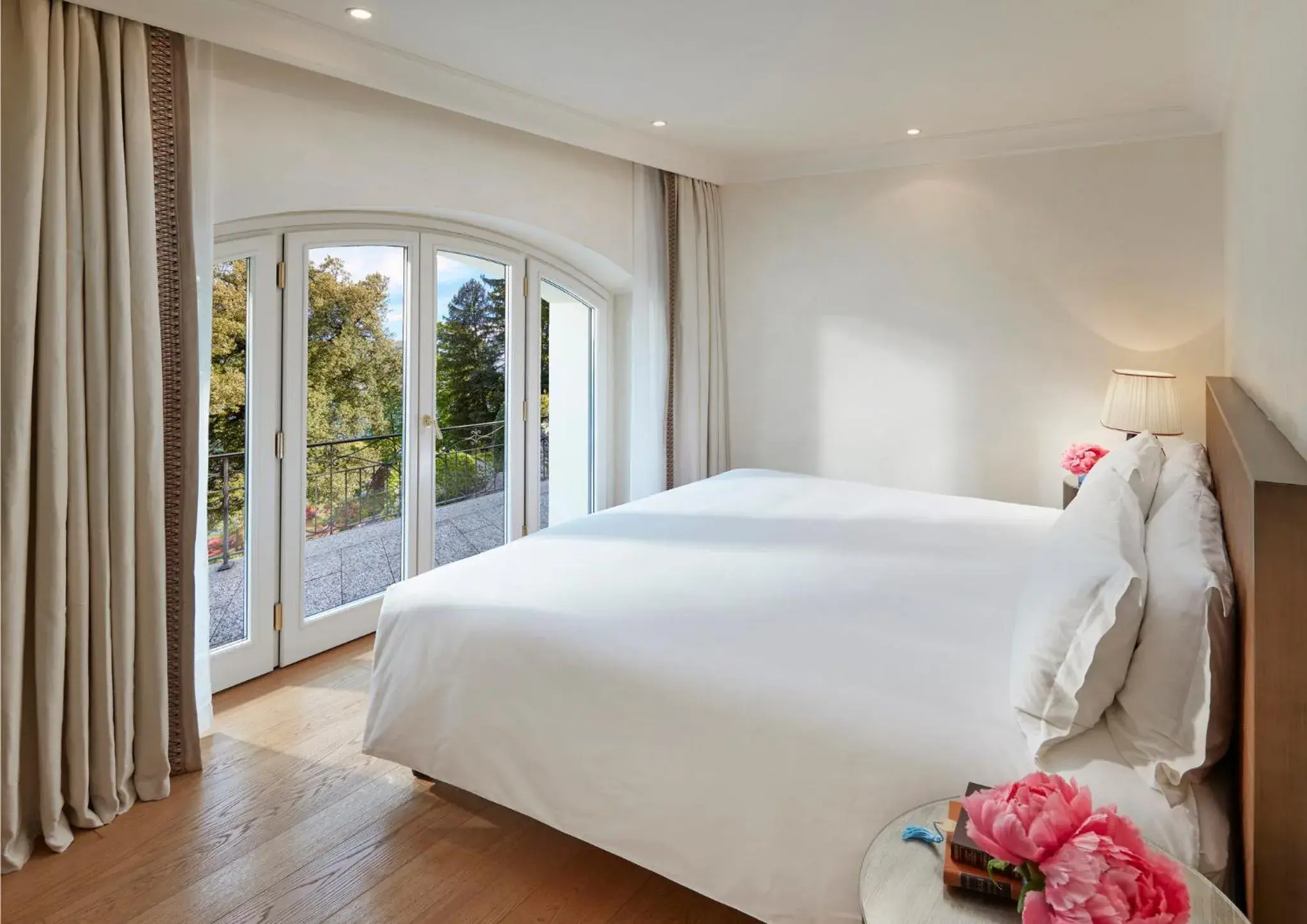 Bedroom, Bed in Mandarin Oriental, Lago di Como Bedroom, Bed in Mandarin Oriental, Lago di Como