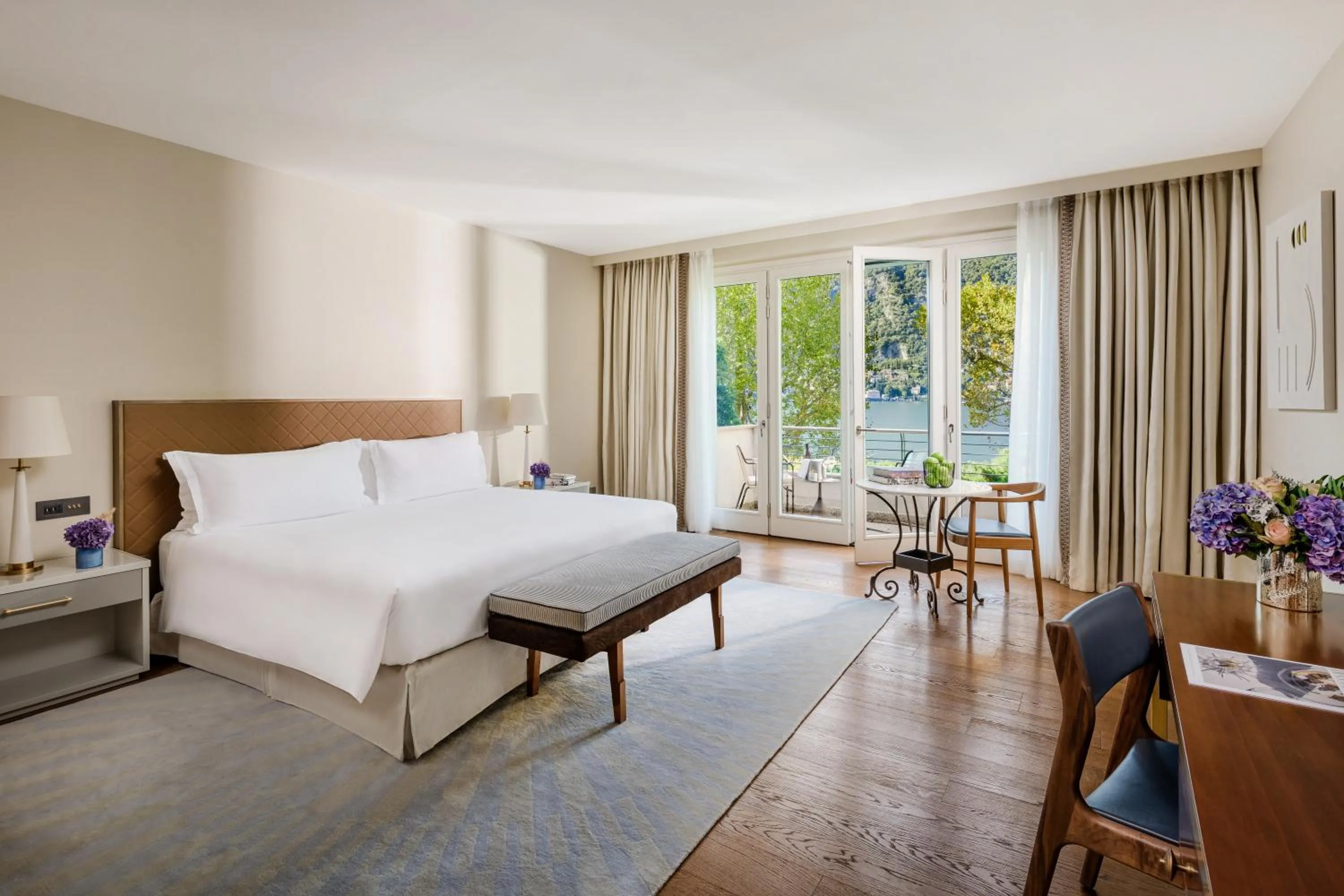 Bedroom, Bed in Mandarin Oriental, Lago di Como