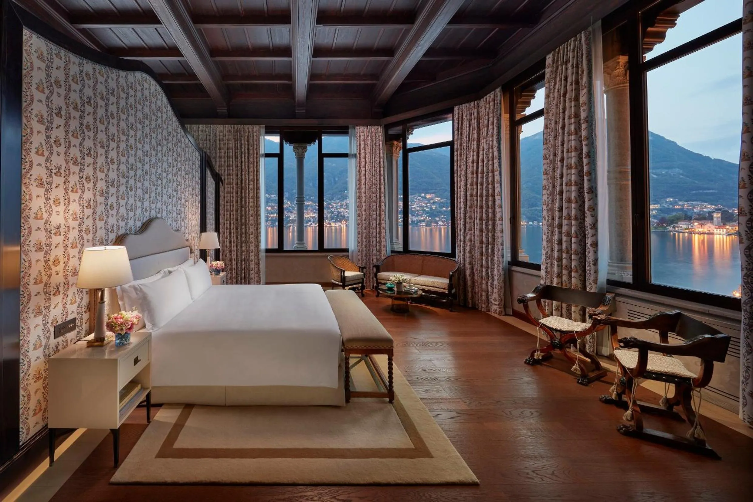 Photo of the whole room, Bed in Mandarin Oriental, Lago di Como