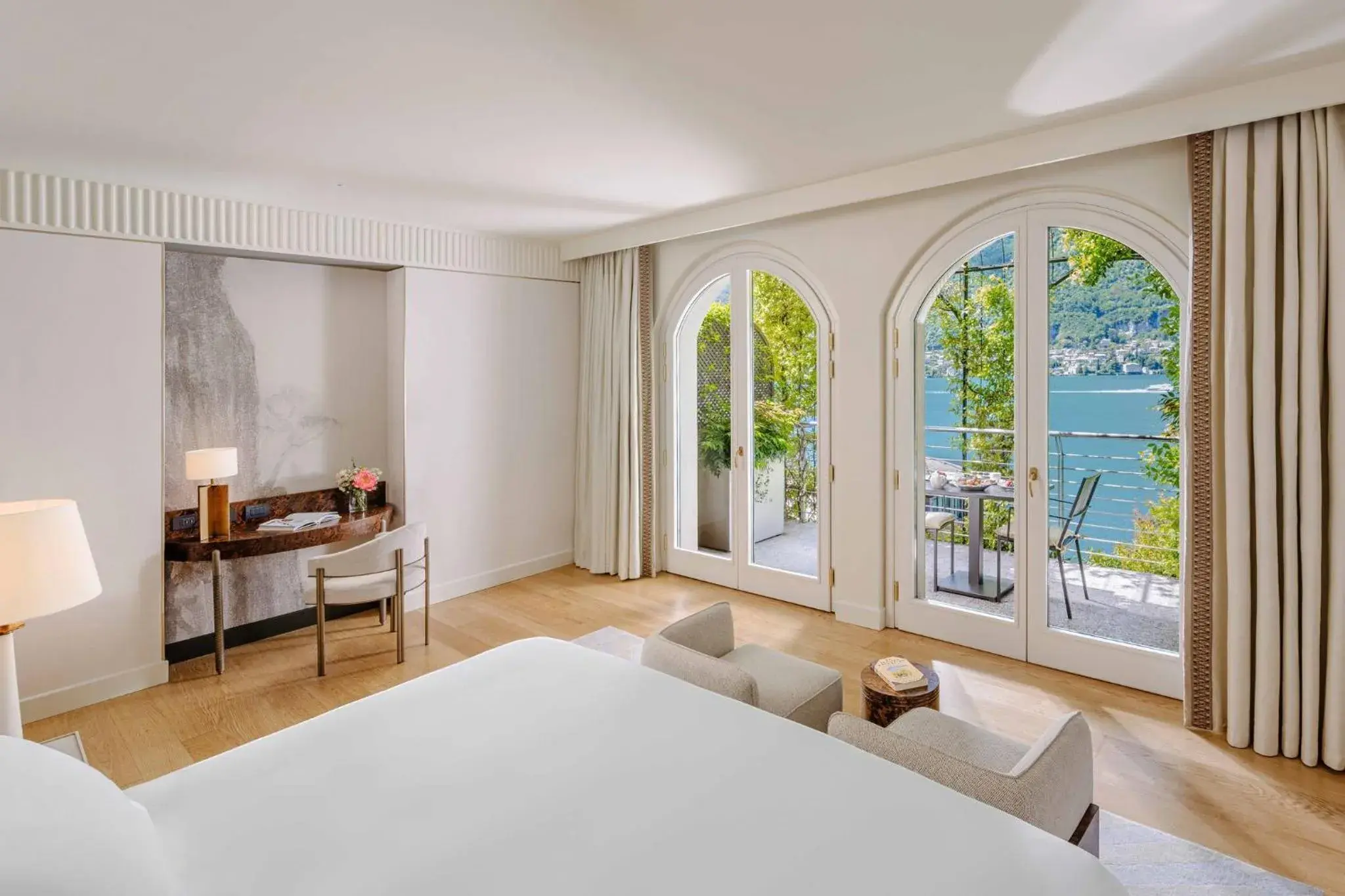 Lake view, Bed in Mandarin Oriental, Lago di Como Lake view, Bed in Mandarin Oriental, Lago di Como