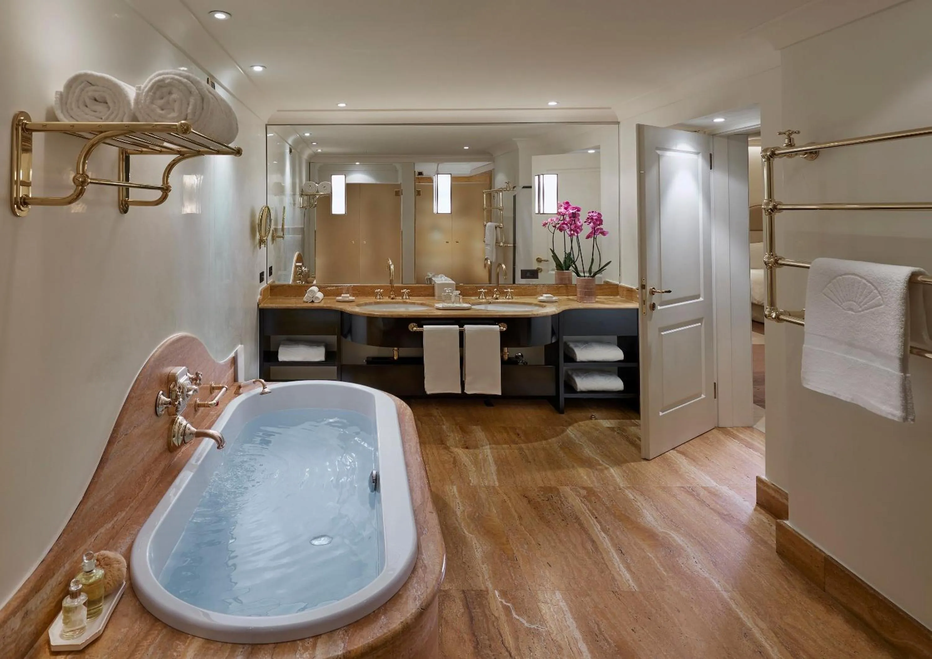 Bathroom in Mandarin Oriental, Lago di Como