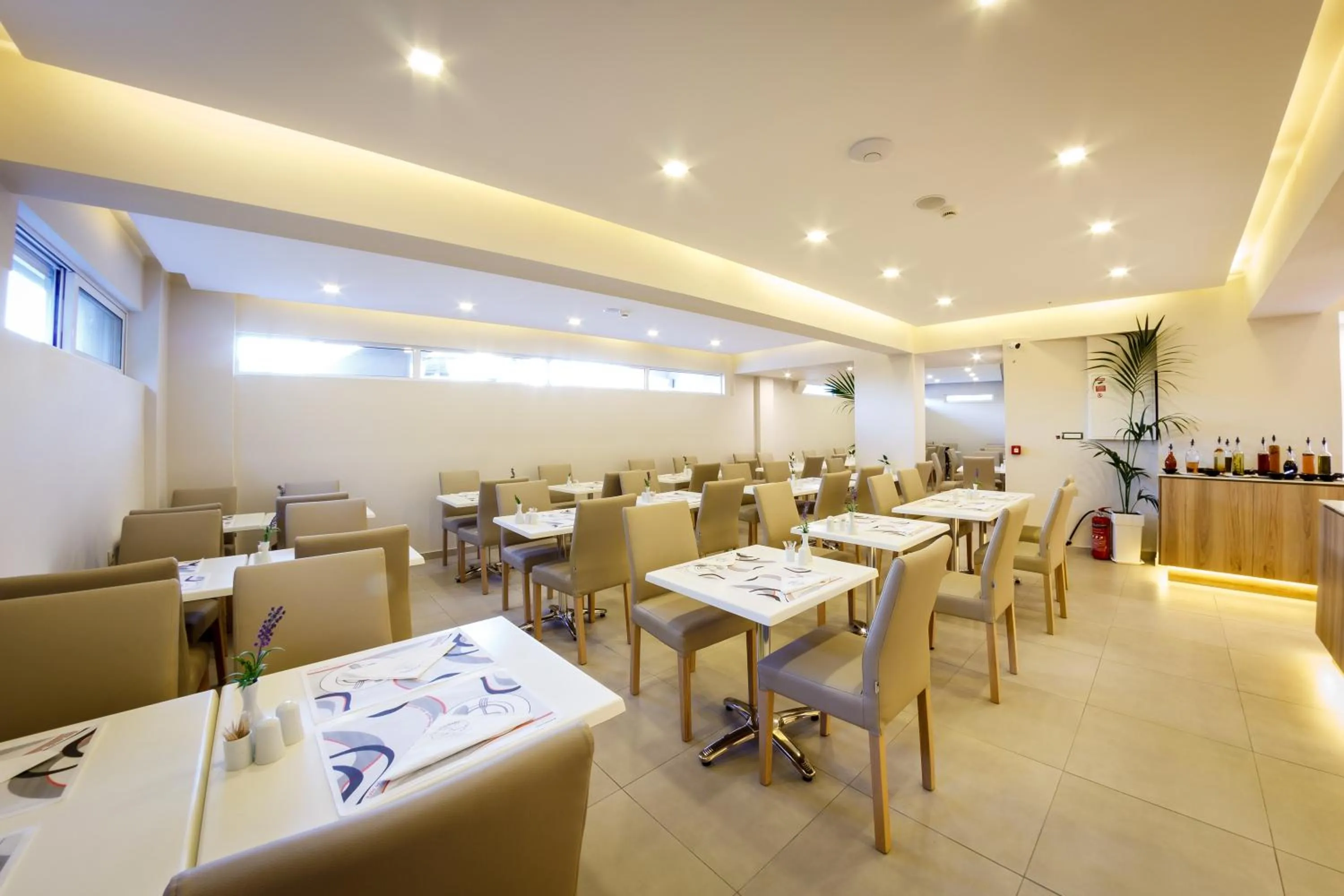 Restaurant/places to eat in Porto Planos Beach Hotel