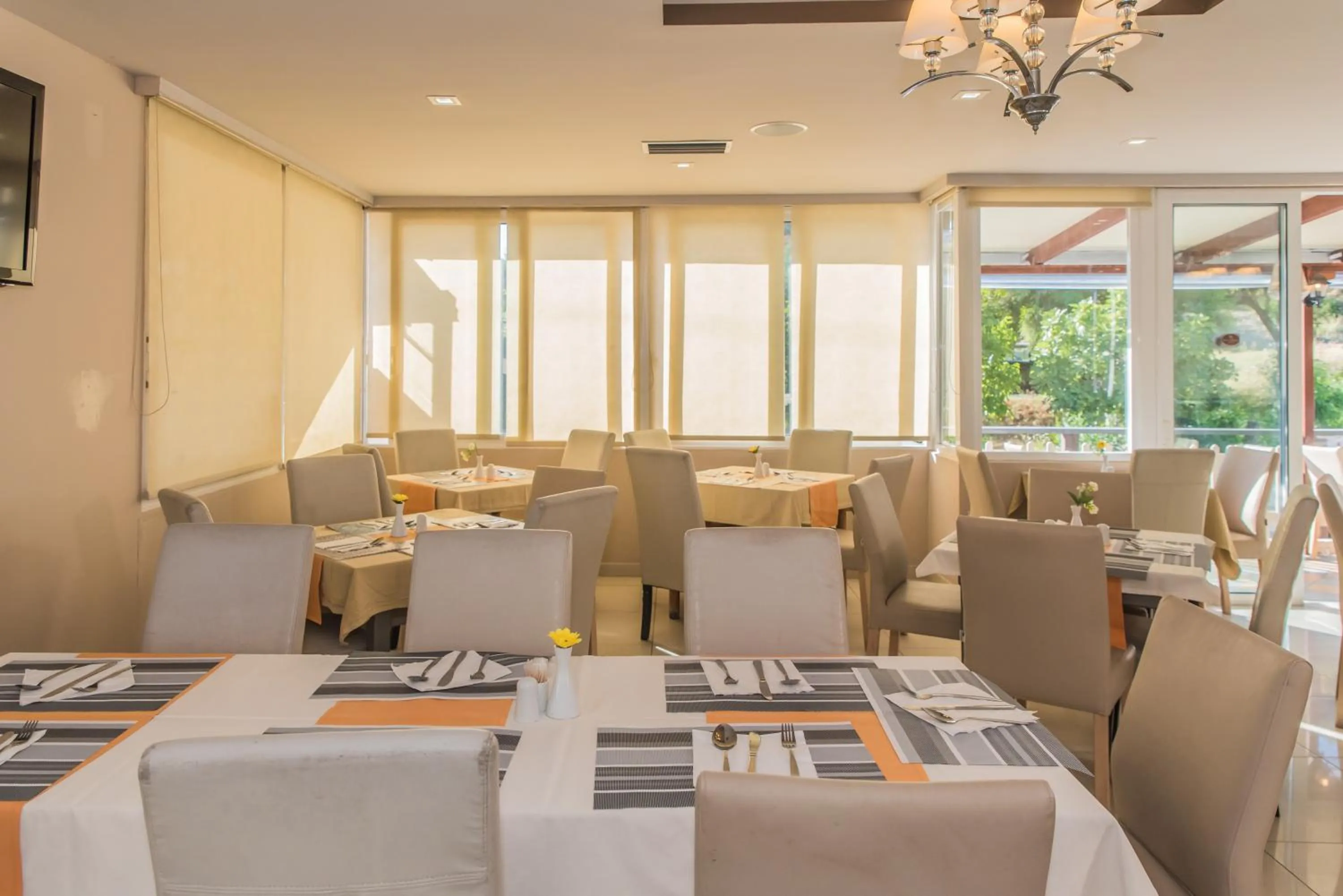 Restaurant/places to eat in Porto Planos Beach Hotel