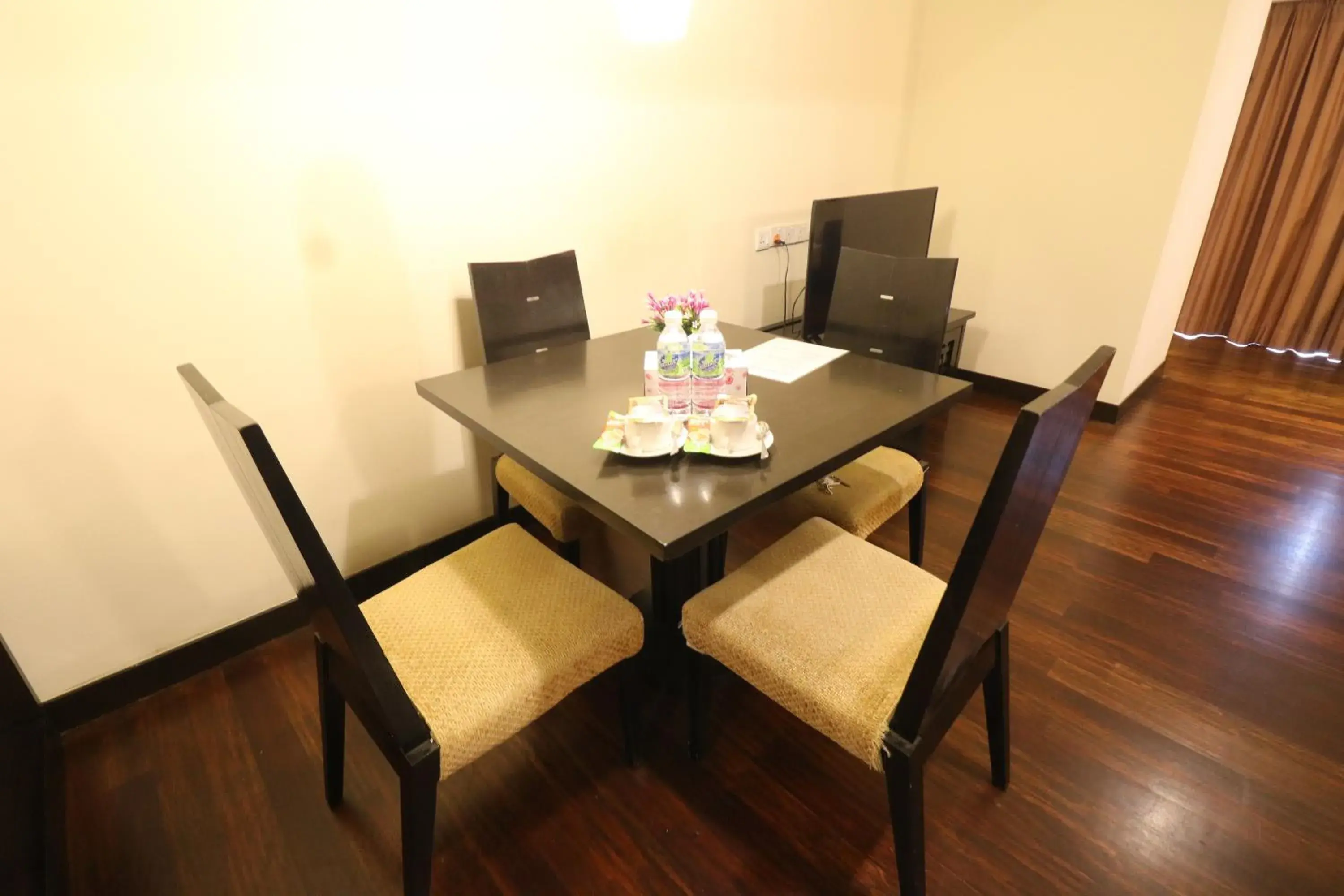 Junior Suite with View in Raintree Resort Suites Junior Suite with View in Raintree Resort Suites