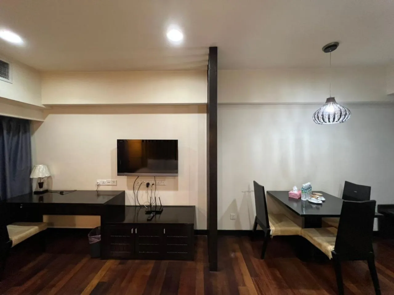 TV and multimedia in Raintree Resort Suites