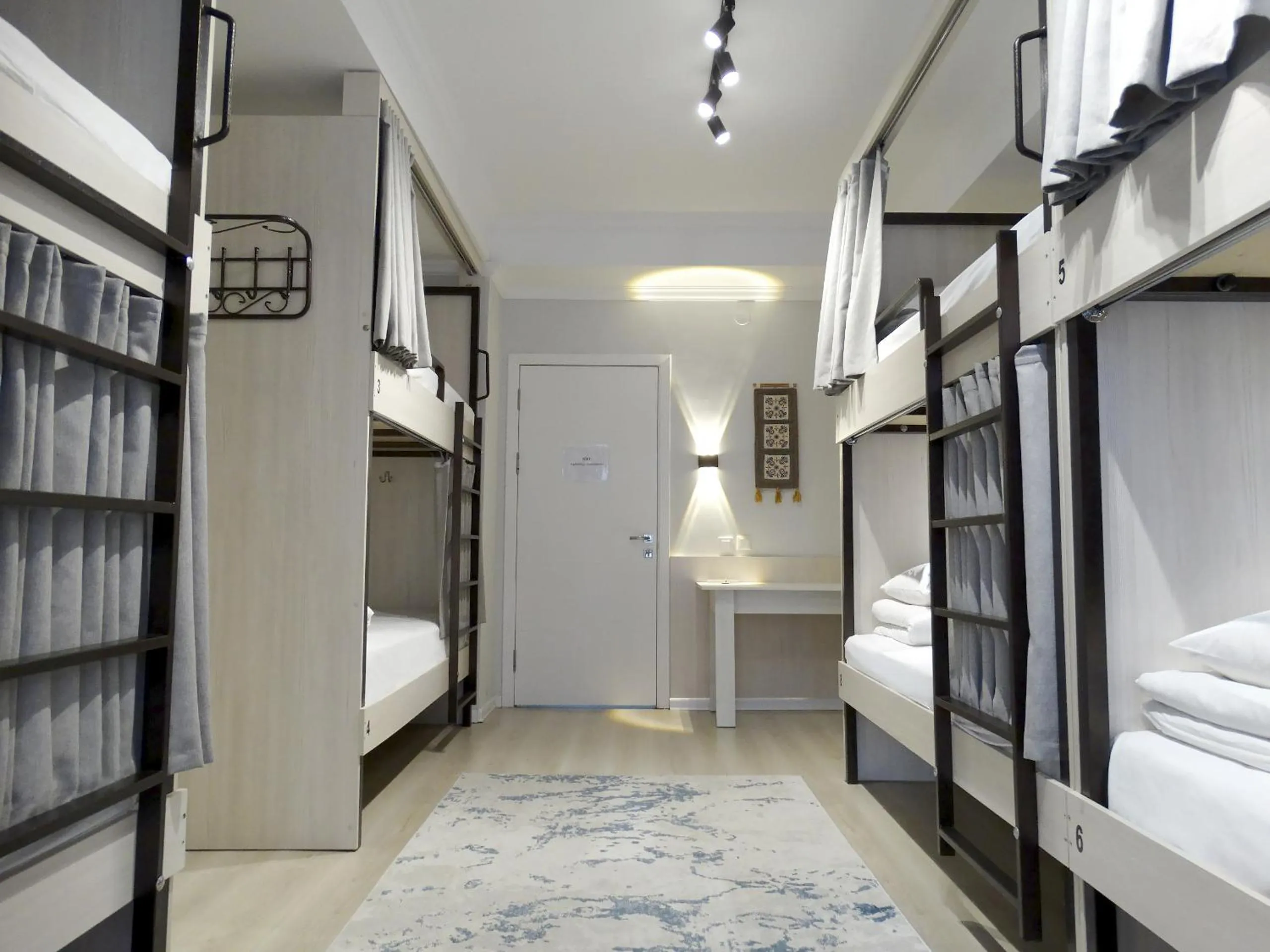 Breakfast, Bed in Compass Hostel