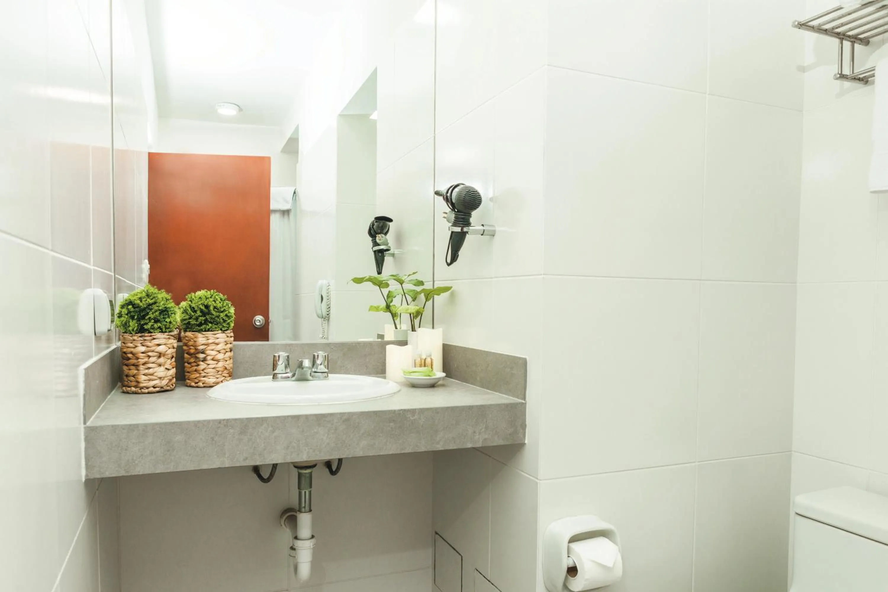 Bathroom in La Paz Apart Hotel