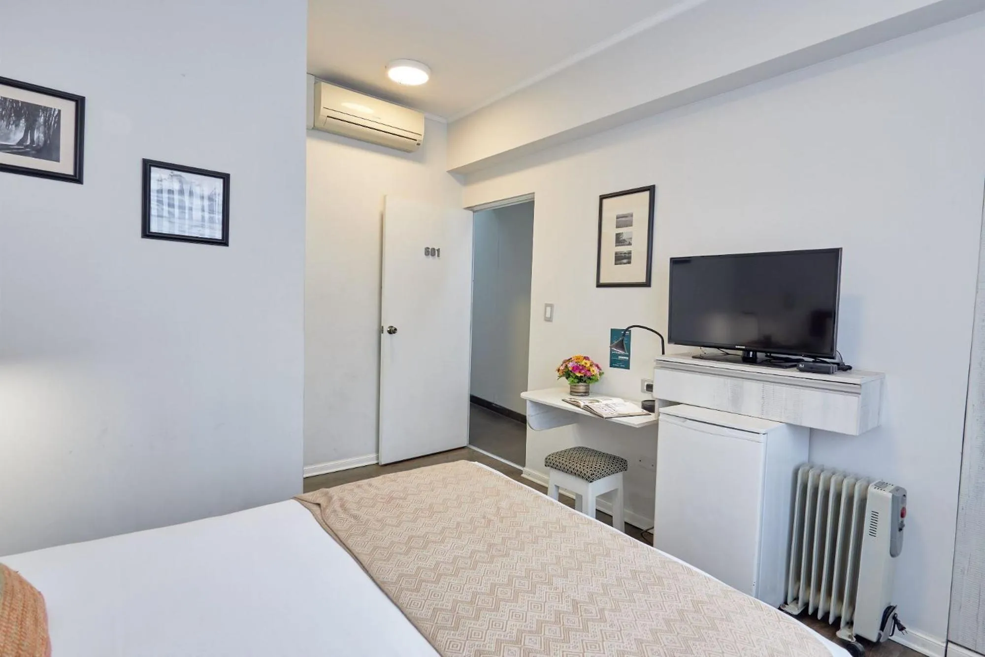 TV and multimedia, Bed in La Paz Apart Hotel