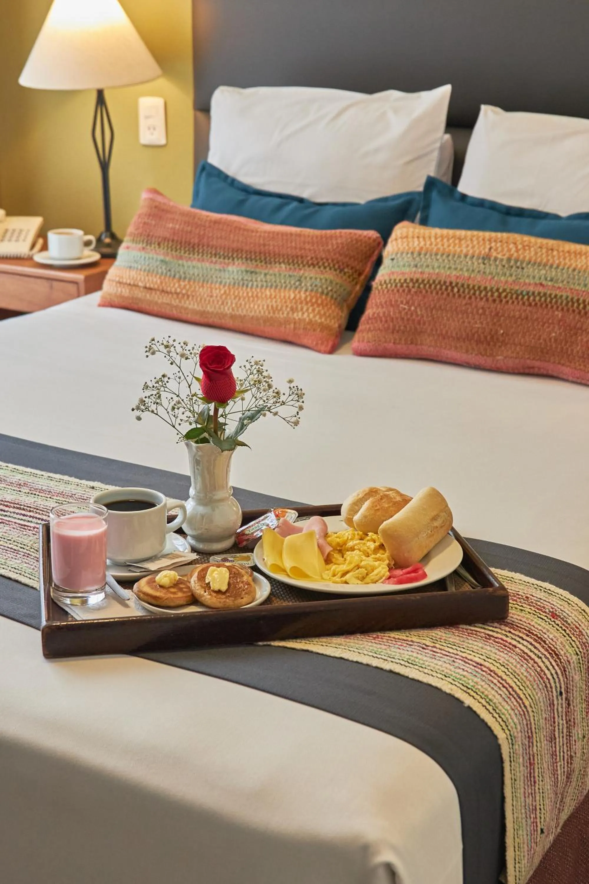 Photo of the whole room, Bed in La Paz Apart Hotel