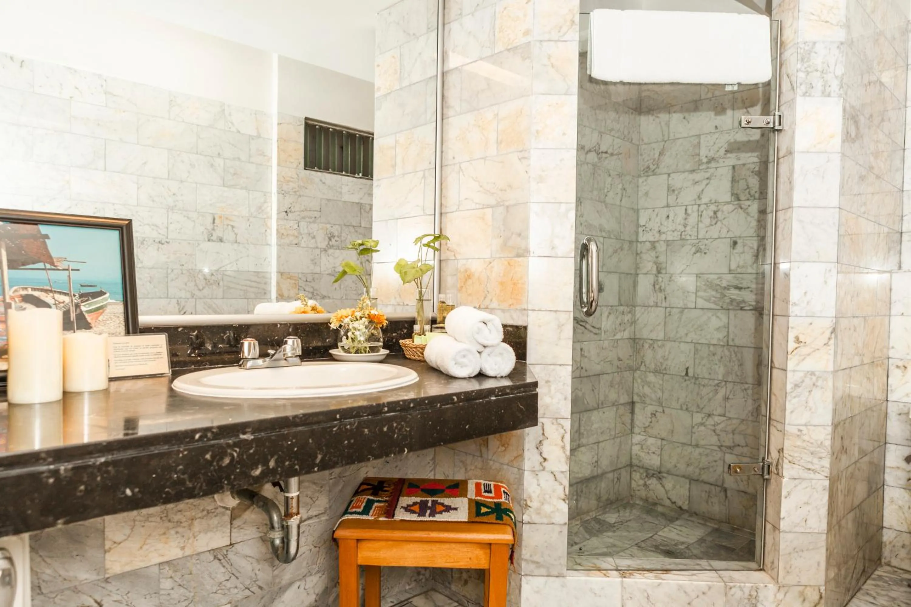 Bathroom in La Paz Apart Hotel