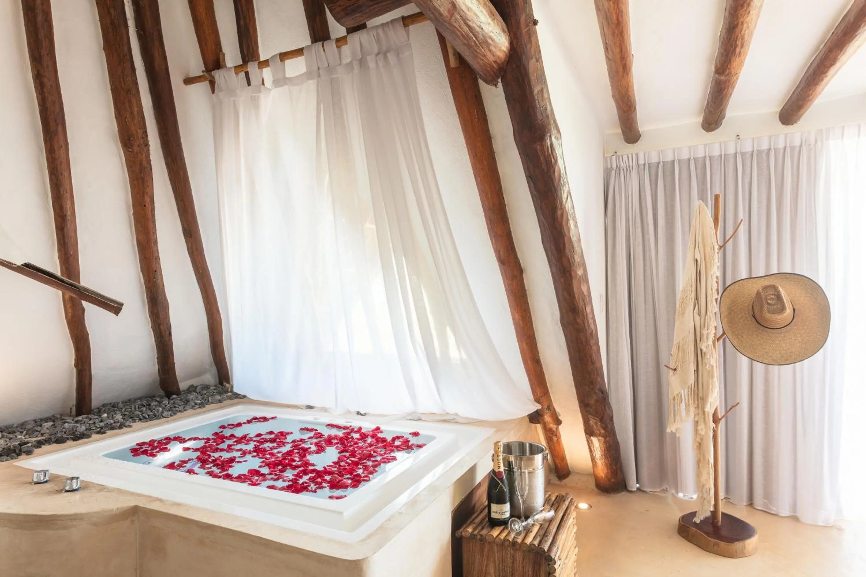 Hot Tub, Bed in Hotel Villas Flamingos