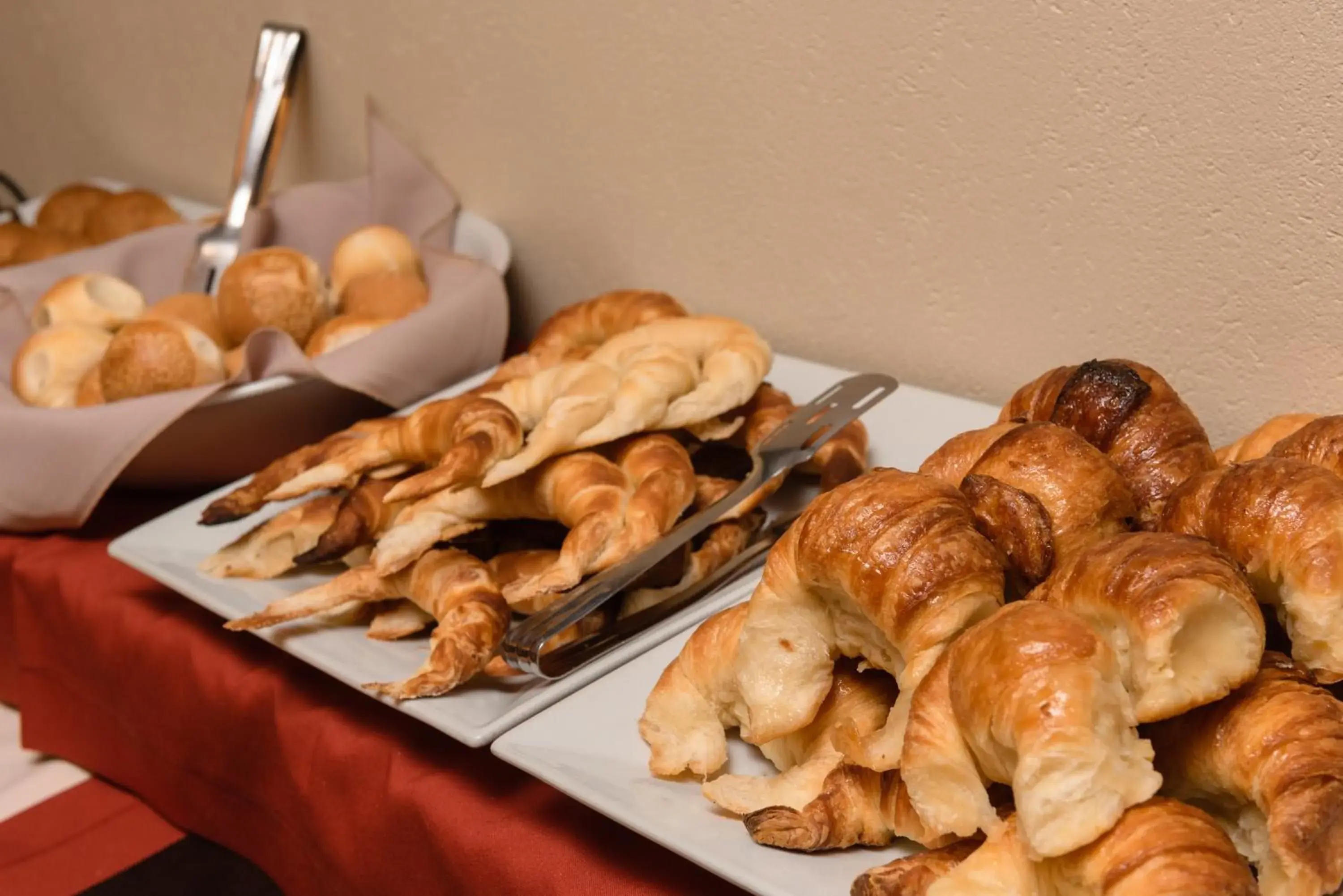 Buffet breakfast in Icaro Suites Buffet breakfast in Icaro Suites