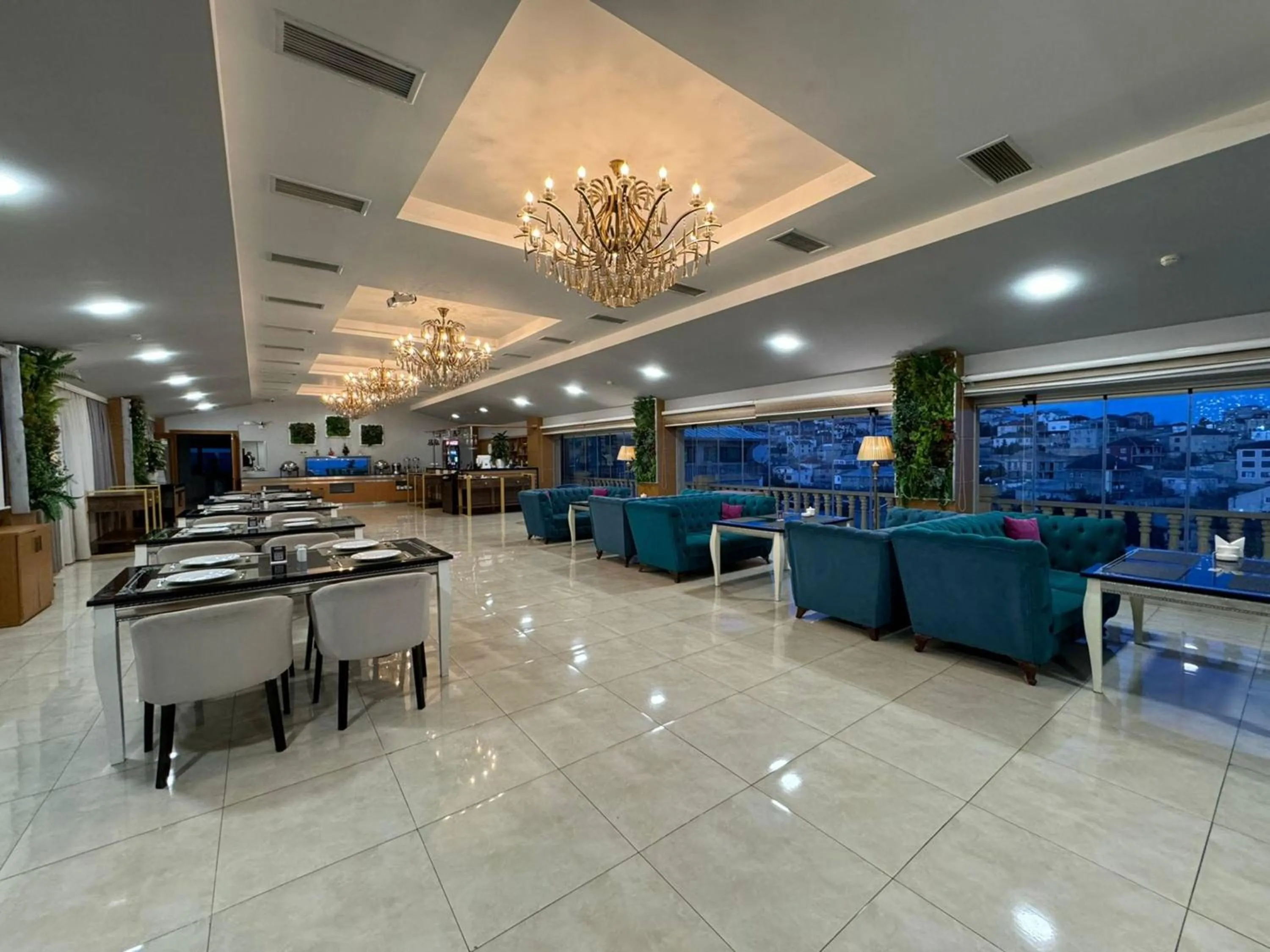 Restaurant/places to eat in Sea Pearl Hotel Baku