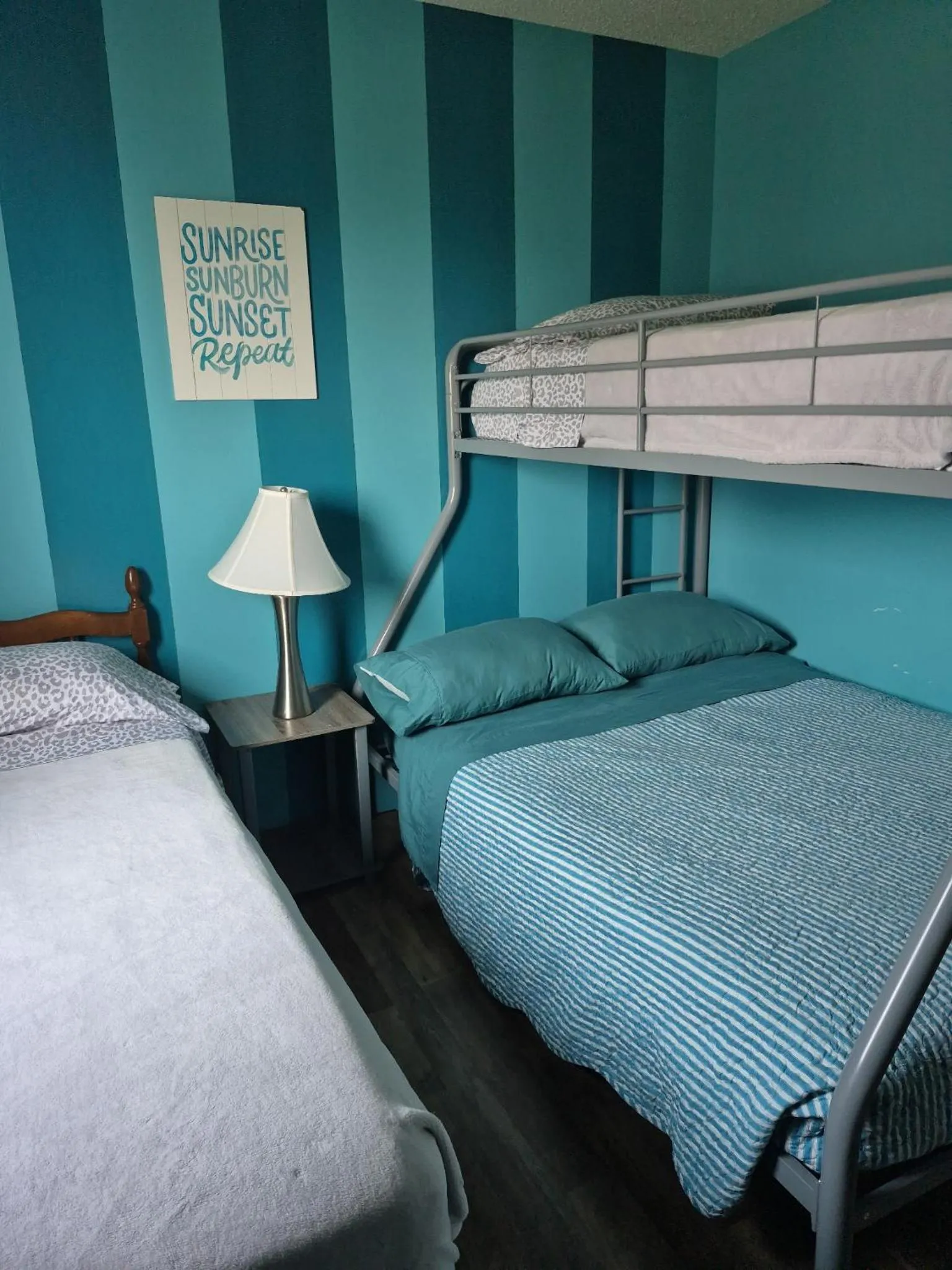 Bedroom, Bed in Lake Point Motel