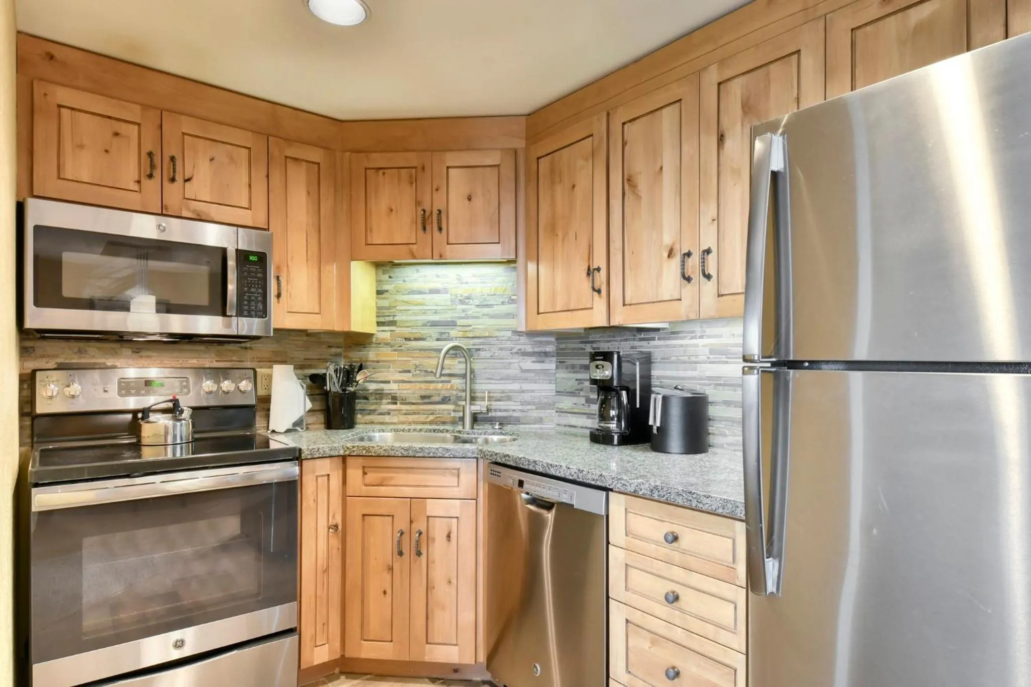 Kitchen or kitchenette in Grand Summit Hotel - Canyons Village, a RockResort