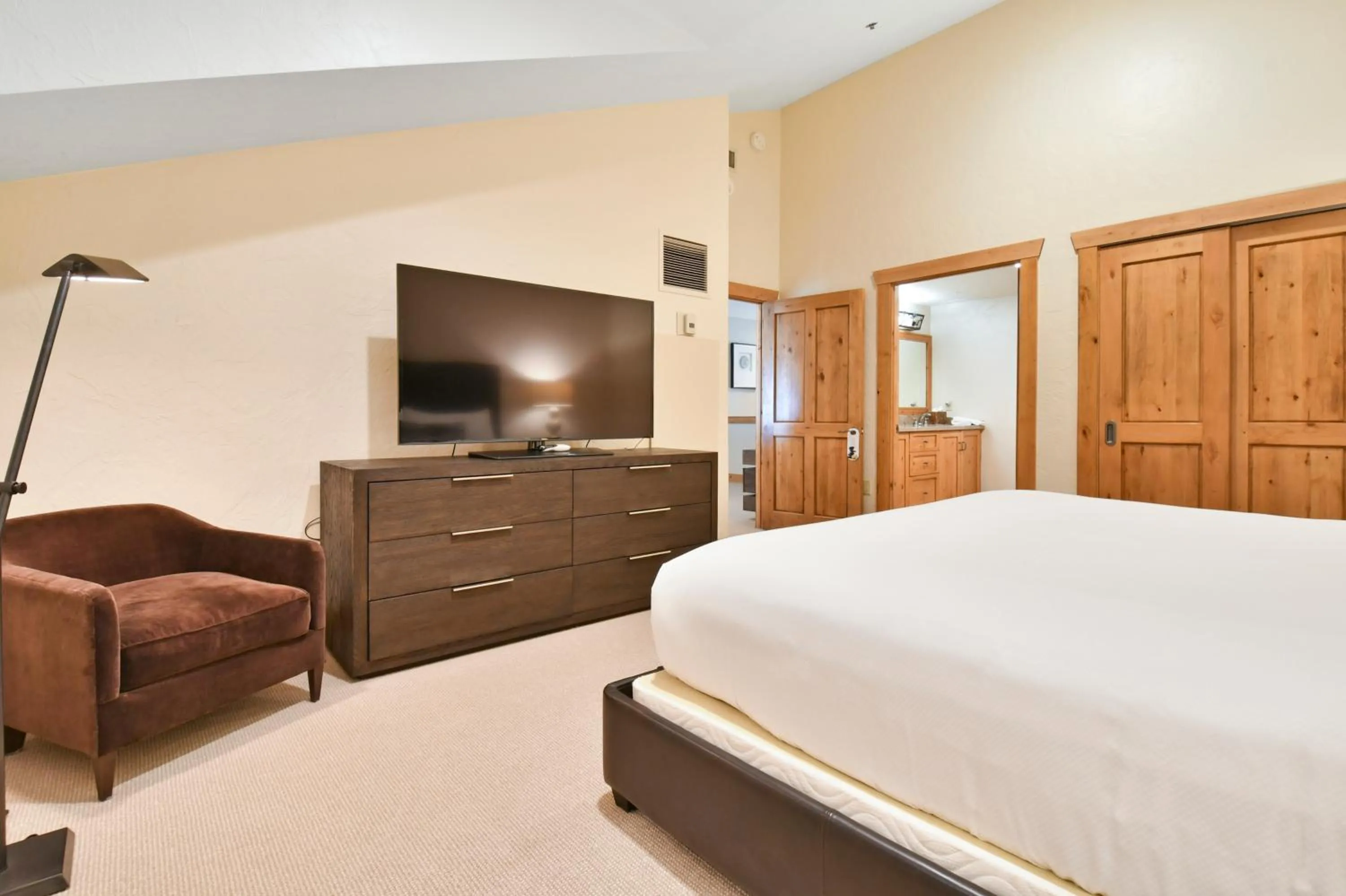 Bed in Grand Summit Hotel - Canyons Village, a RockResort