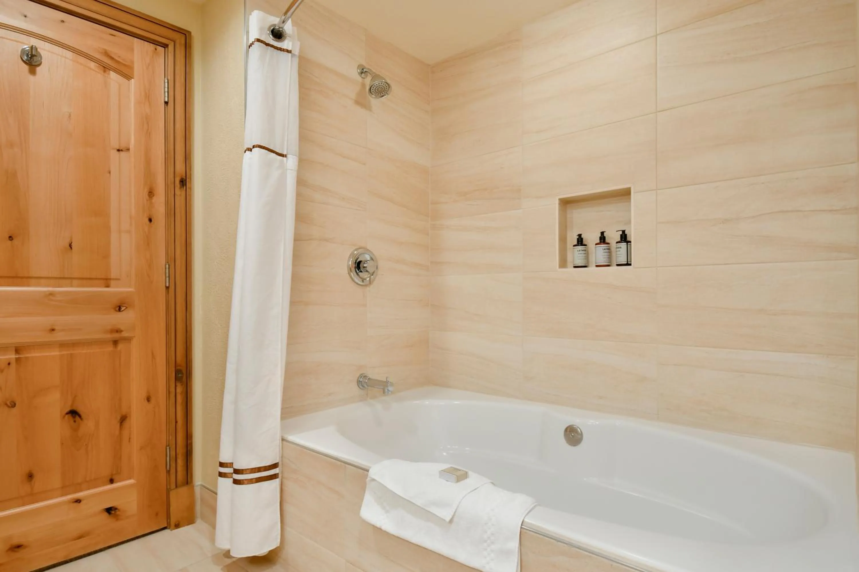 Grand Summit Hotel - Canyons Village, a RockResort